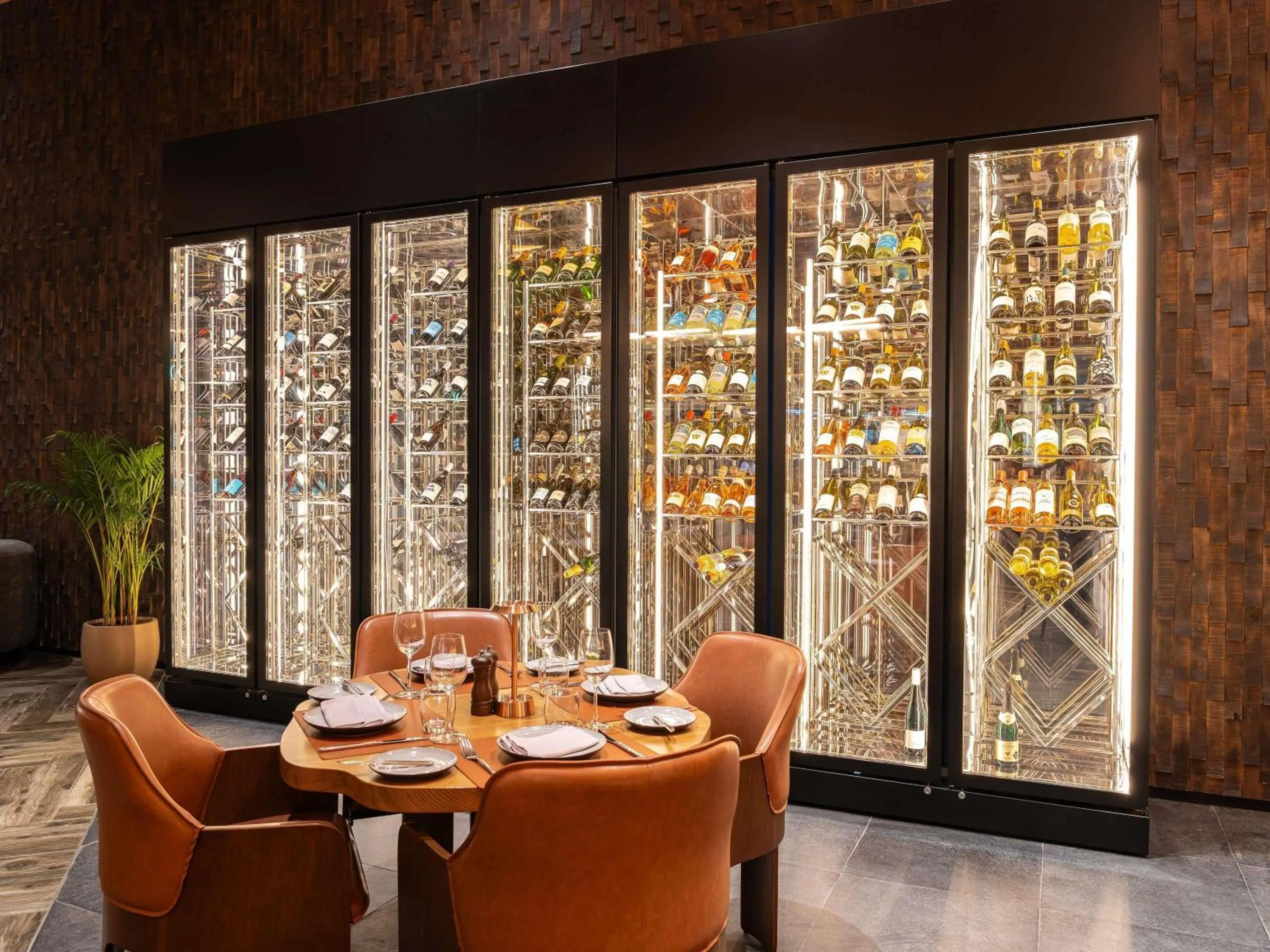 Restaurant/places to eat in Novotel Dubai World Trade Centre