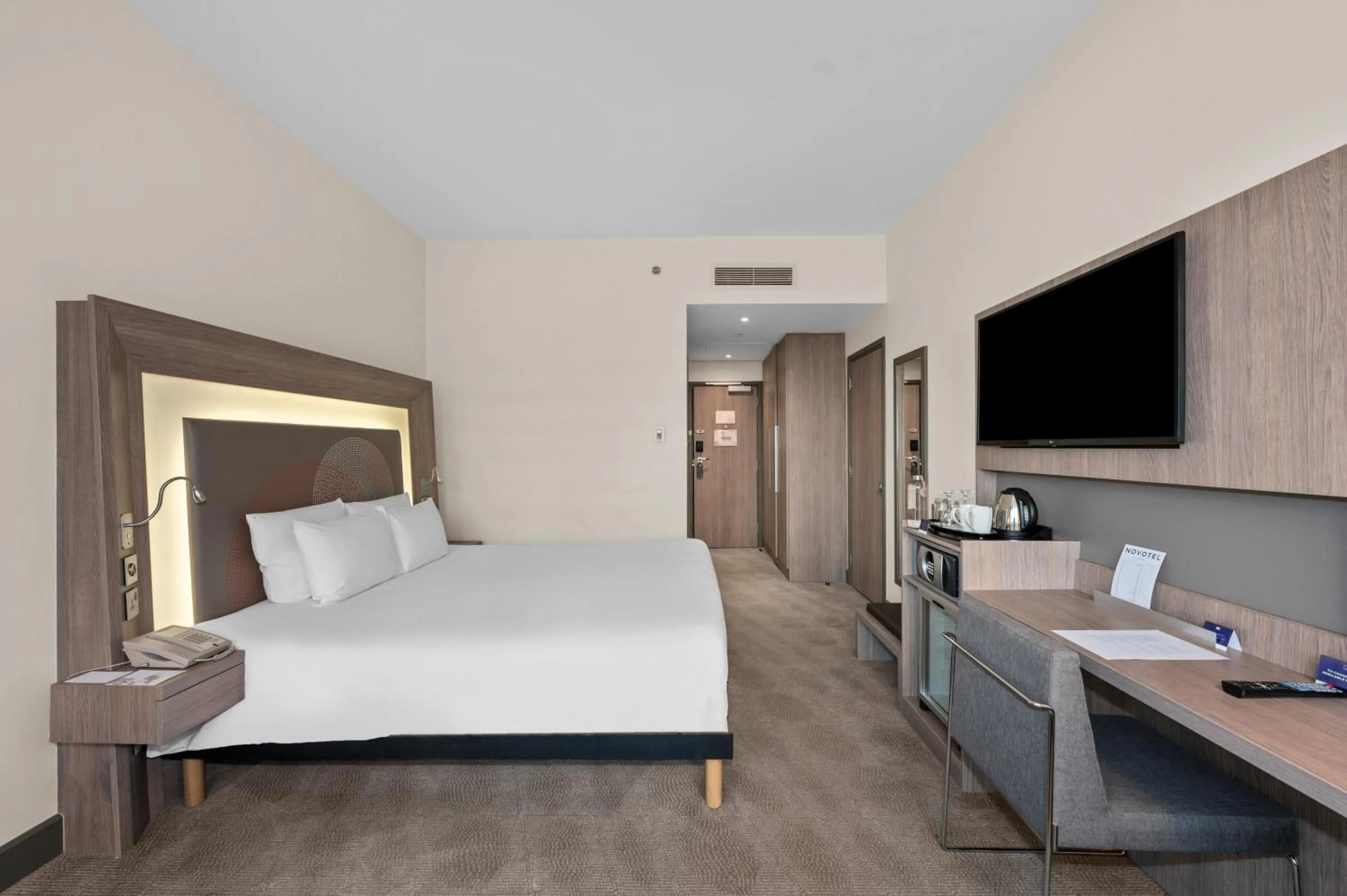 Bedroom, Bed in Novotel Dubai World Trade Centre