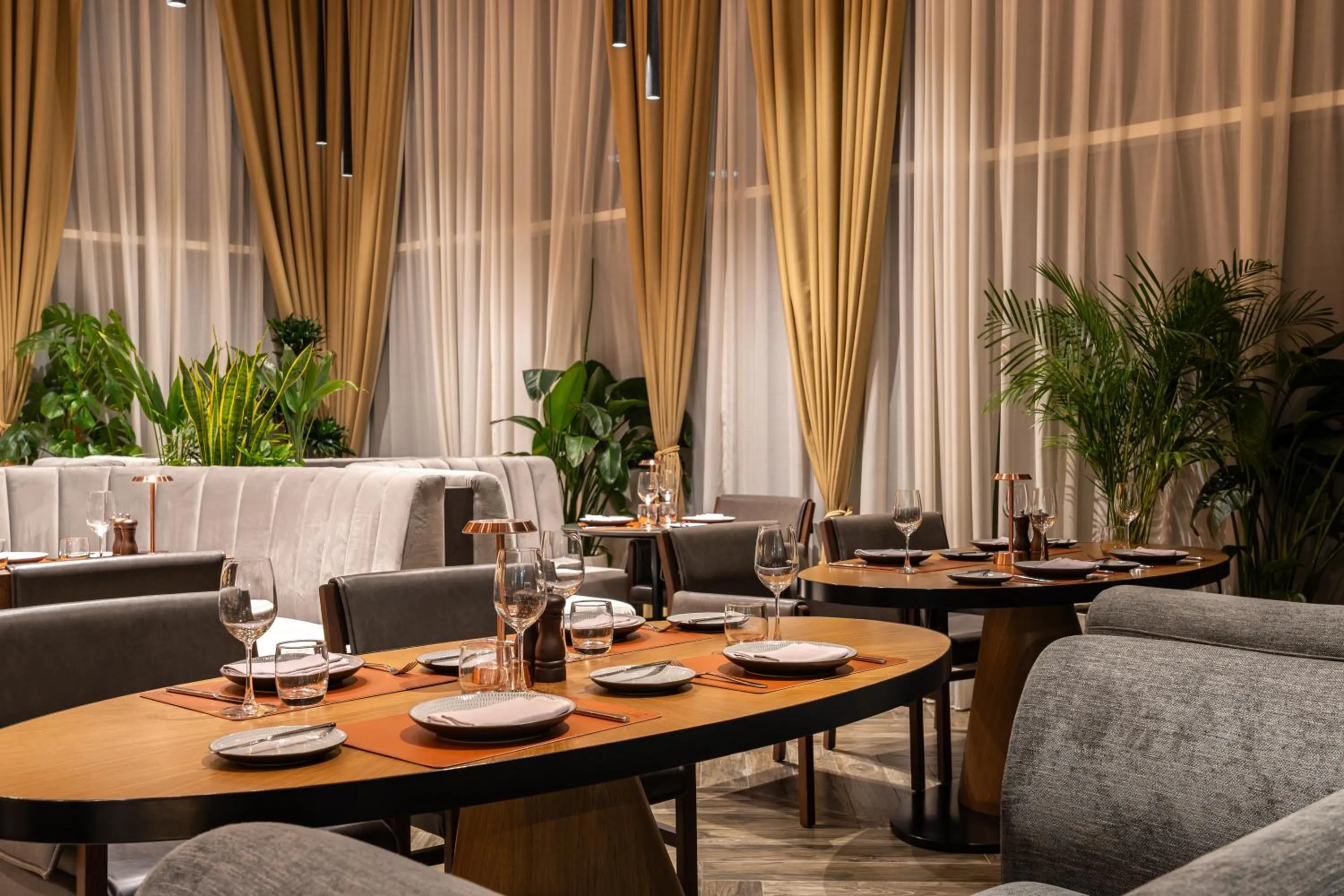 Restaurant/places to eat in Novotel Dubai World Trade Centre