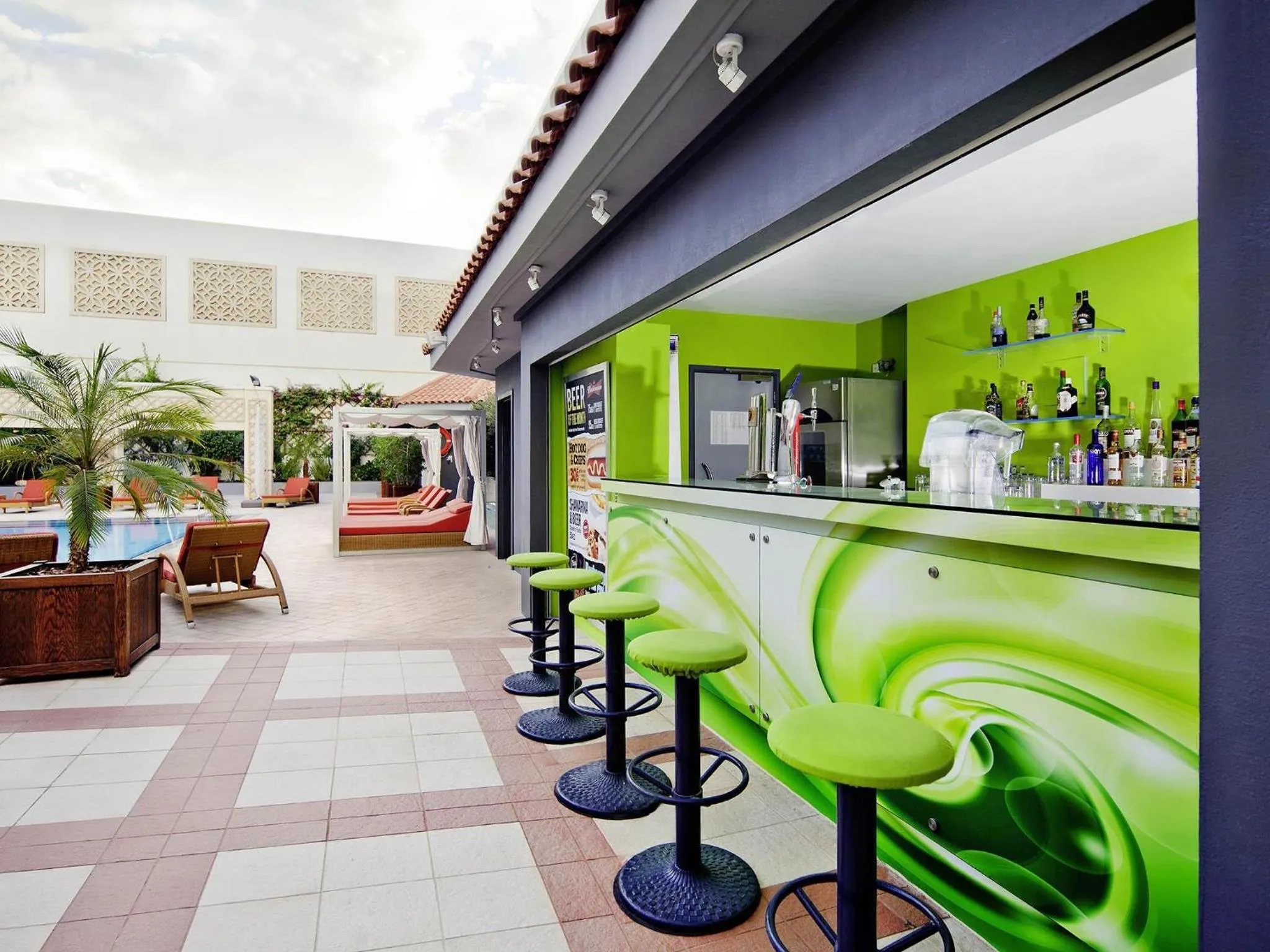 Lounge or bar in Novotel Dubai World Trade Centre