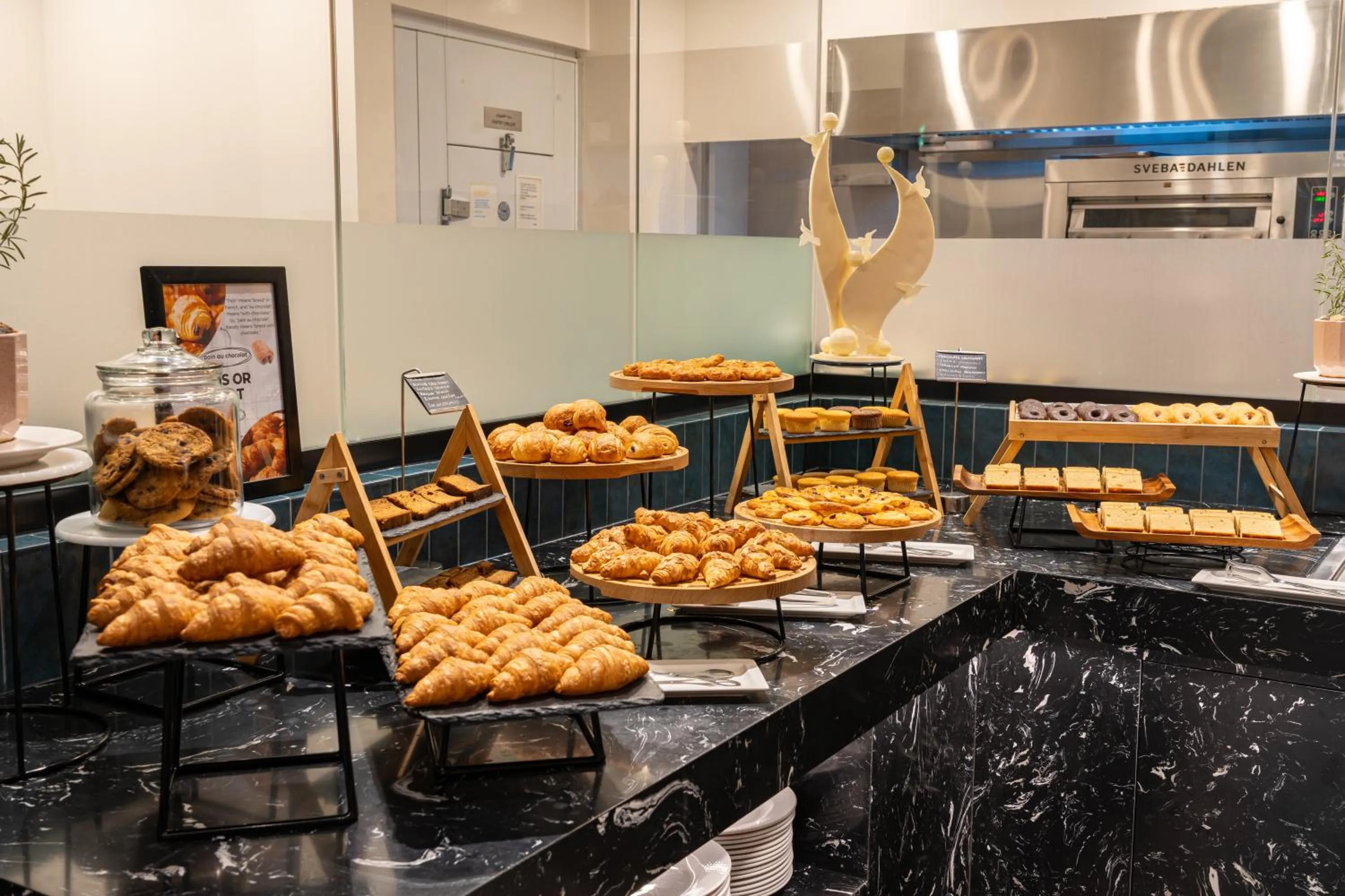 Restaurant/places to eat in Novotel Dubai World Trade Centre