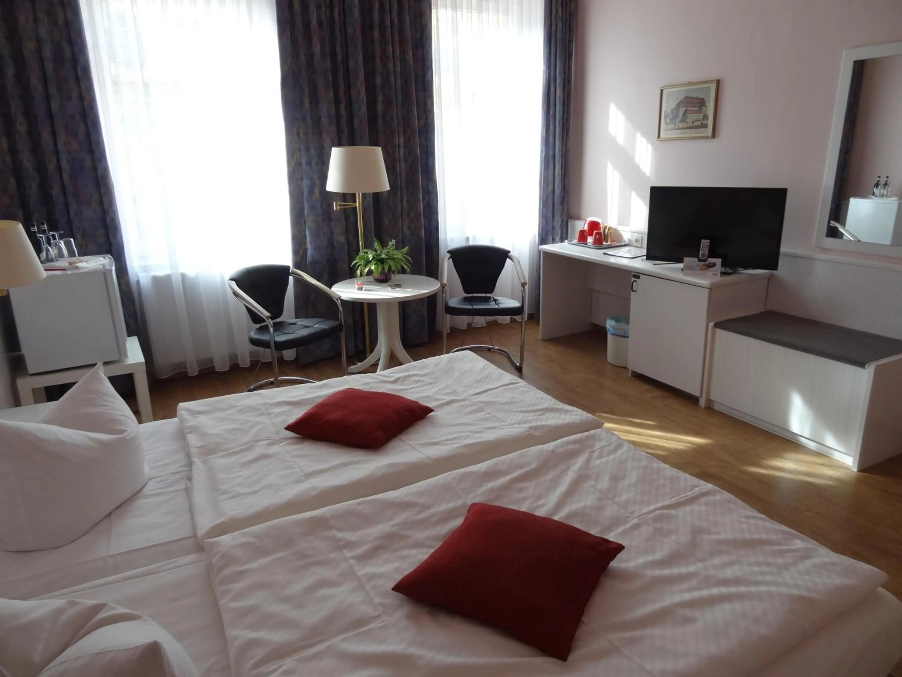 Property building, Bed in Hotel Elisenhof