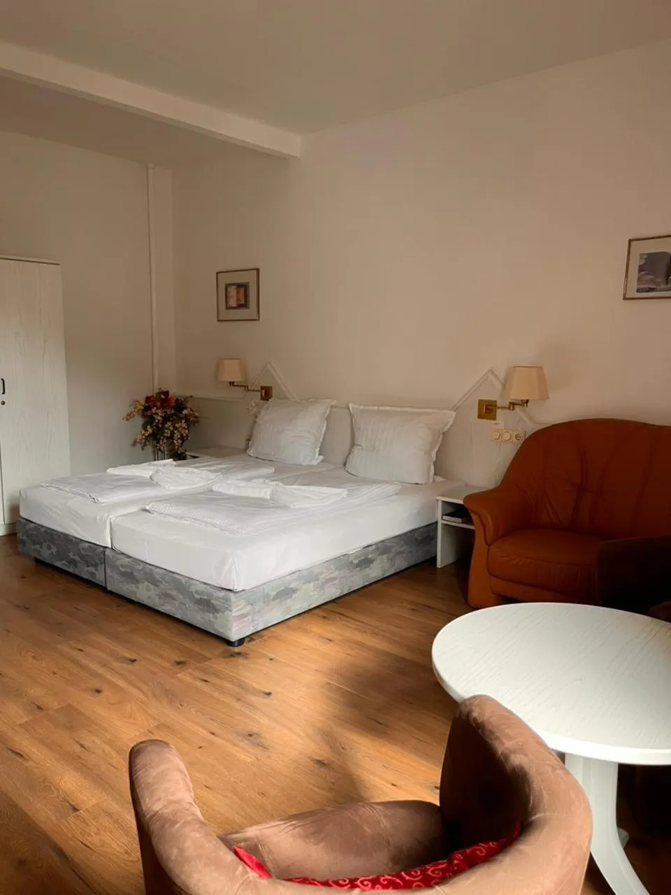 Seating area, Bed in Hotel Elisenhof