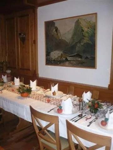 Restaurant/places to eat in Hotel Häußler