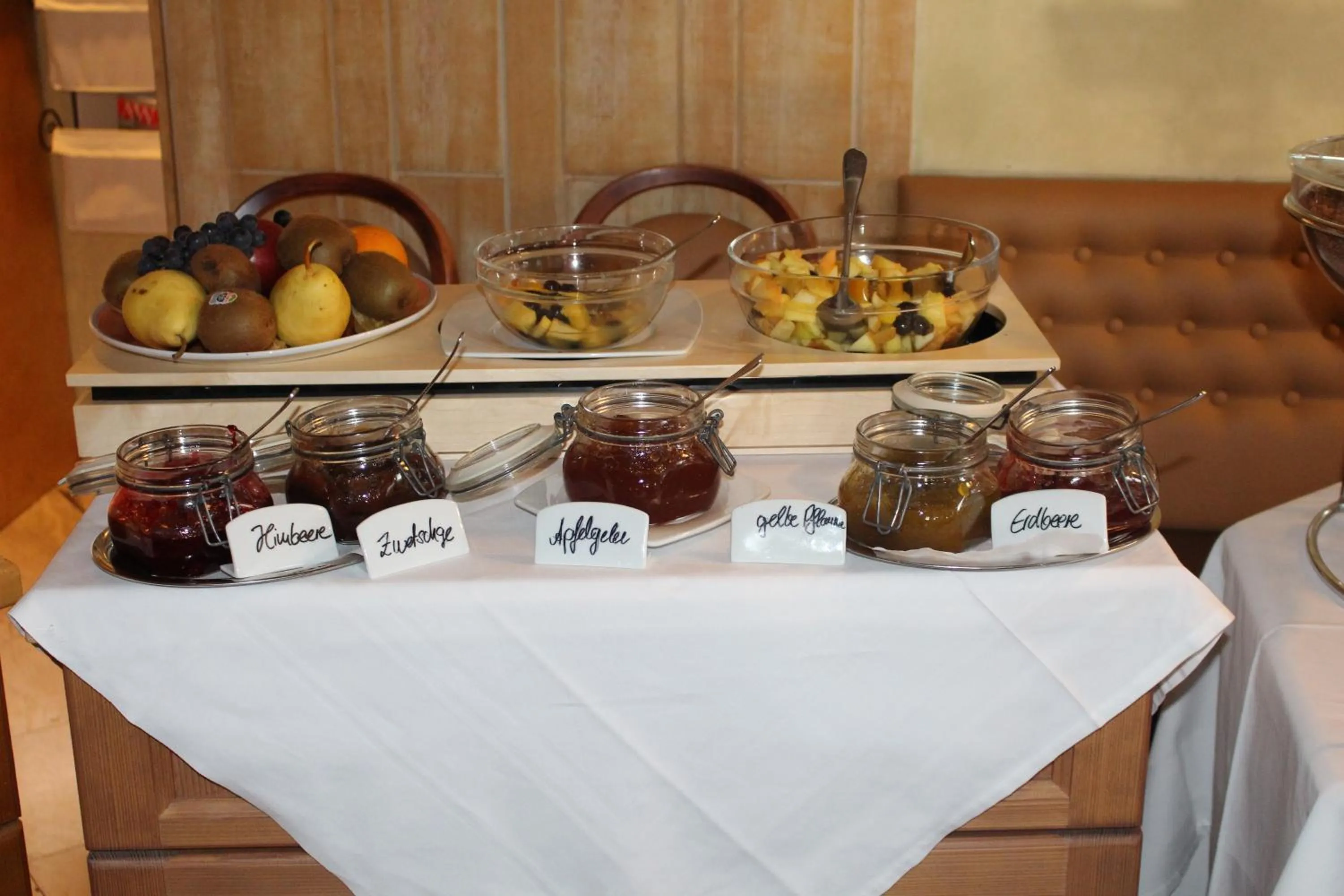 Buffet breakfast in Hotel Häußler