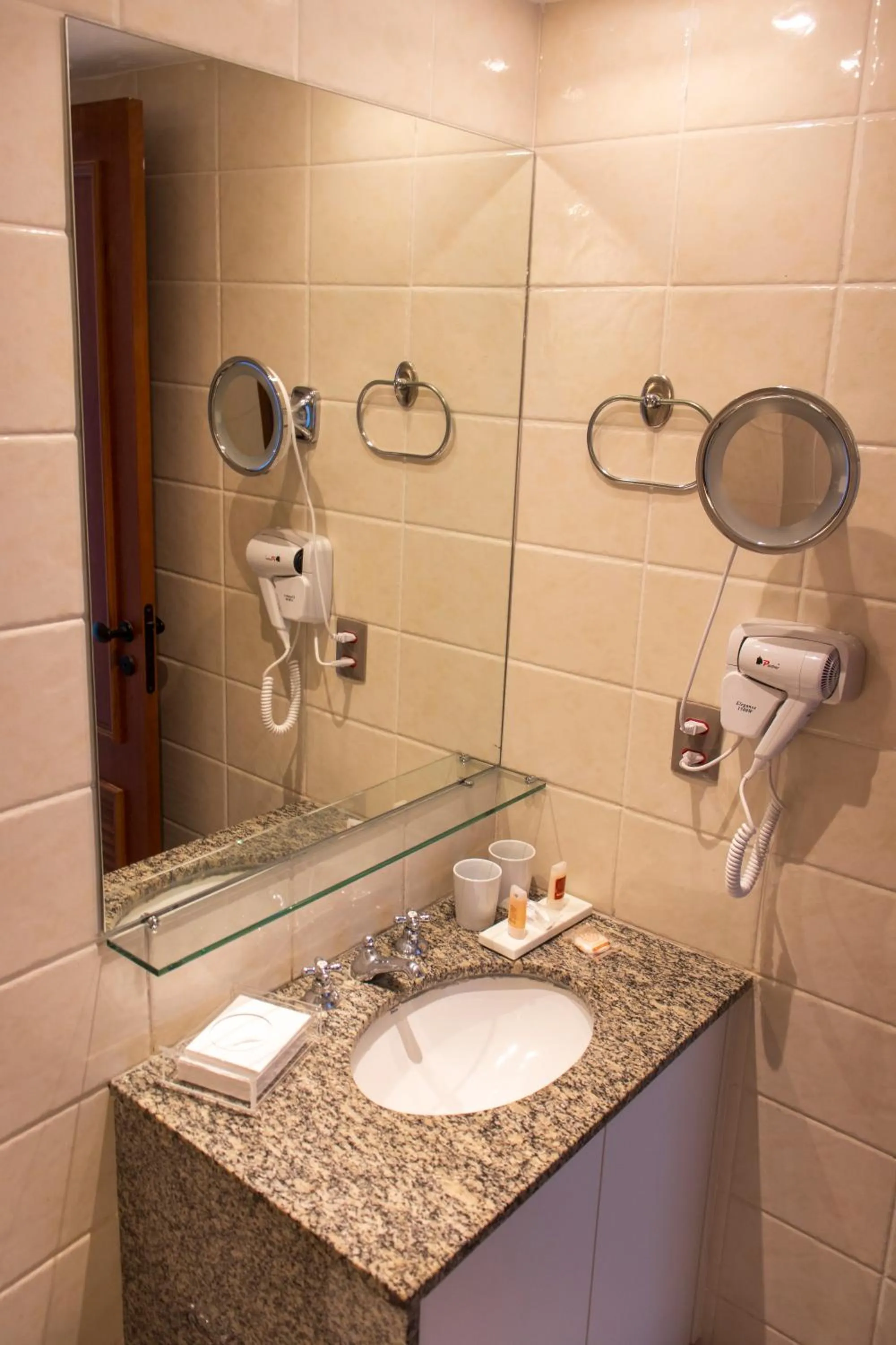 Bathroom in Anna Suites Ipanema by Arena Hotéis