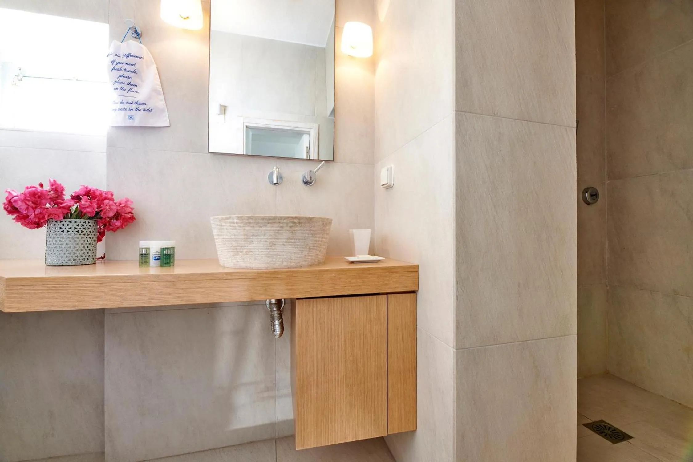 Bathroom in The Windmill Kimolos