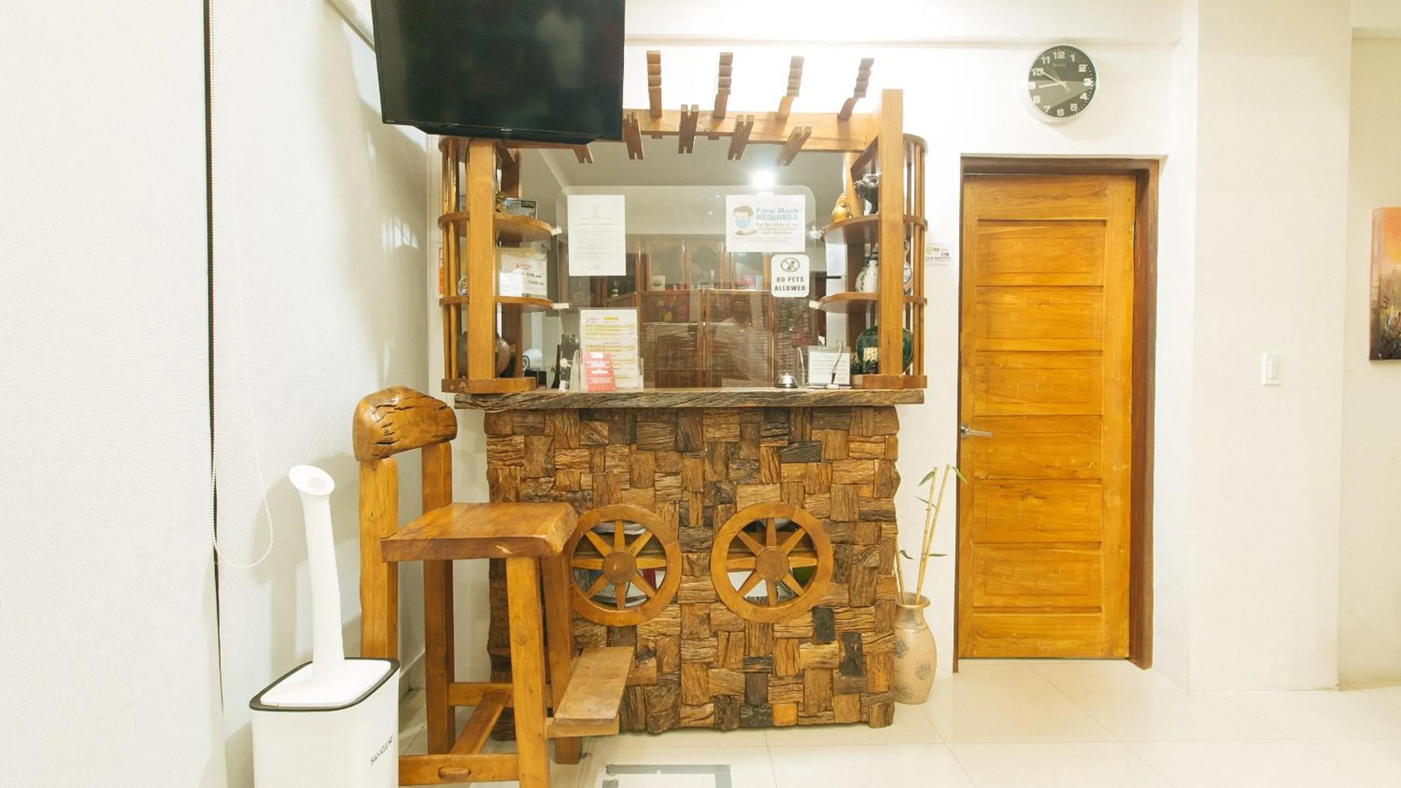 Lobby or reception in RedDoorz Plus @ Jollydays Hotel Nueva Ecija