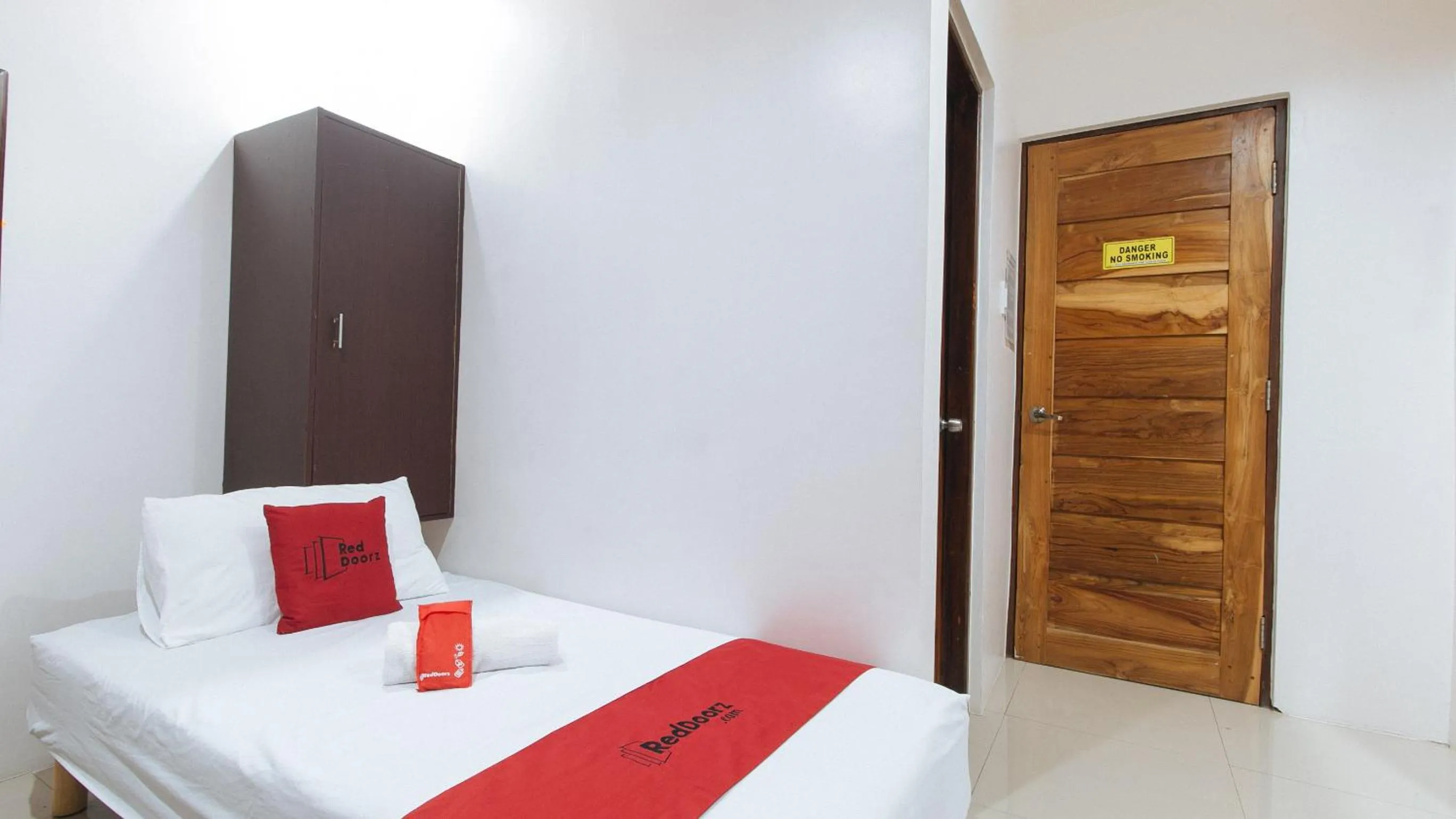 Bed in RedDoorz Plus @ Jollydays Hotel Nueva Ecija
