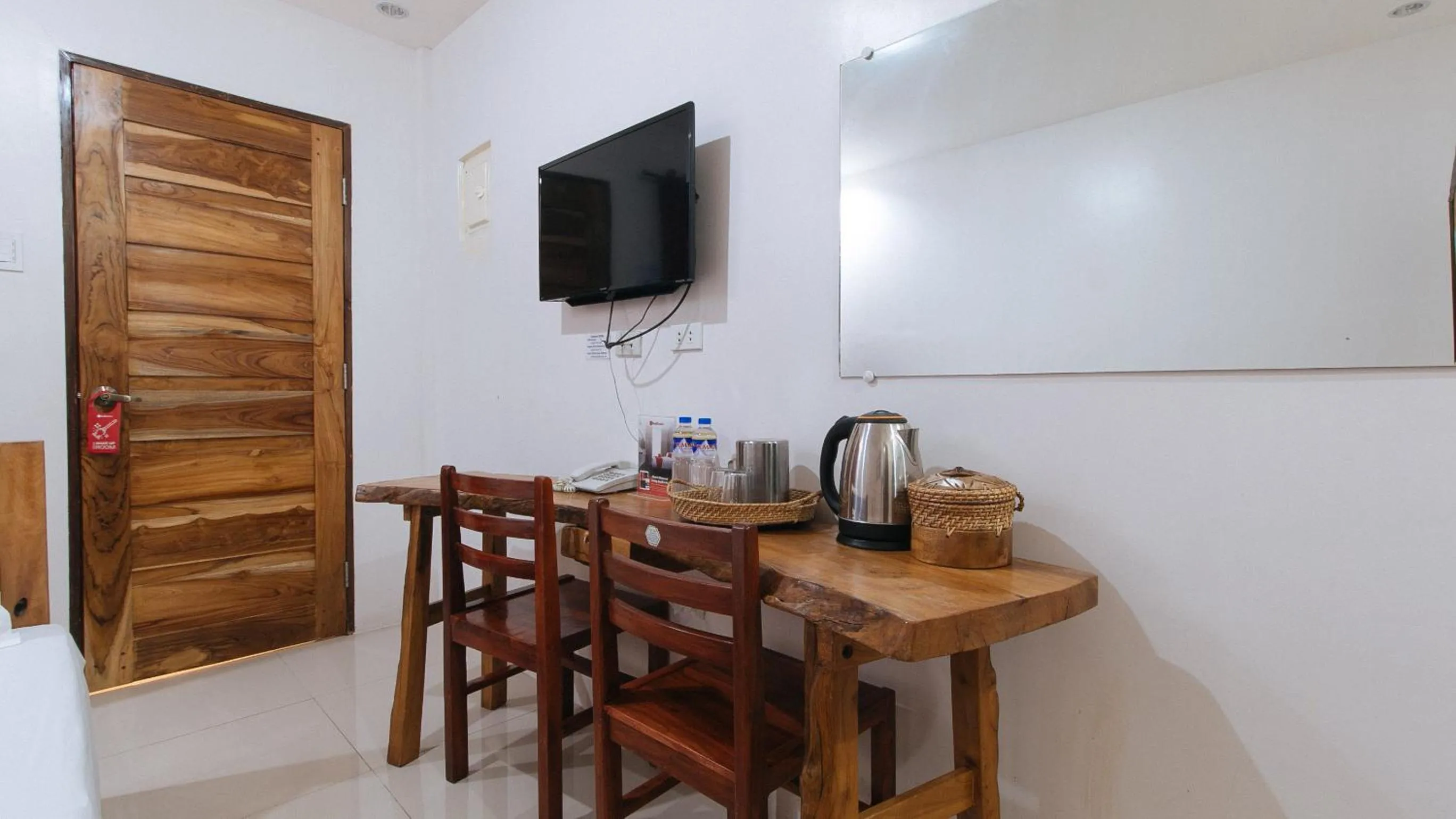 Dining area in RedDoorz Plus @ Jollydays Hotel Nueva Ecija