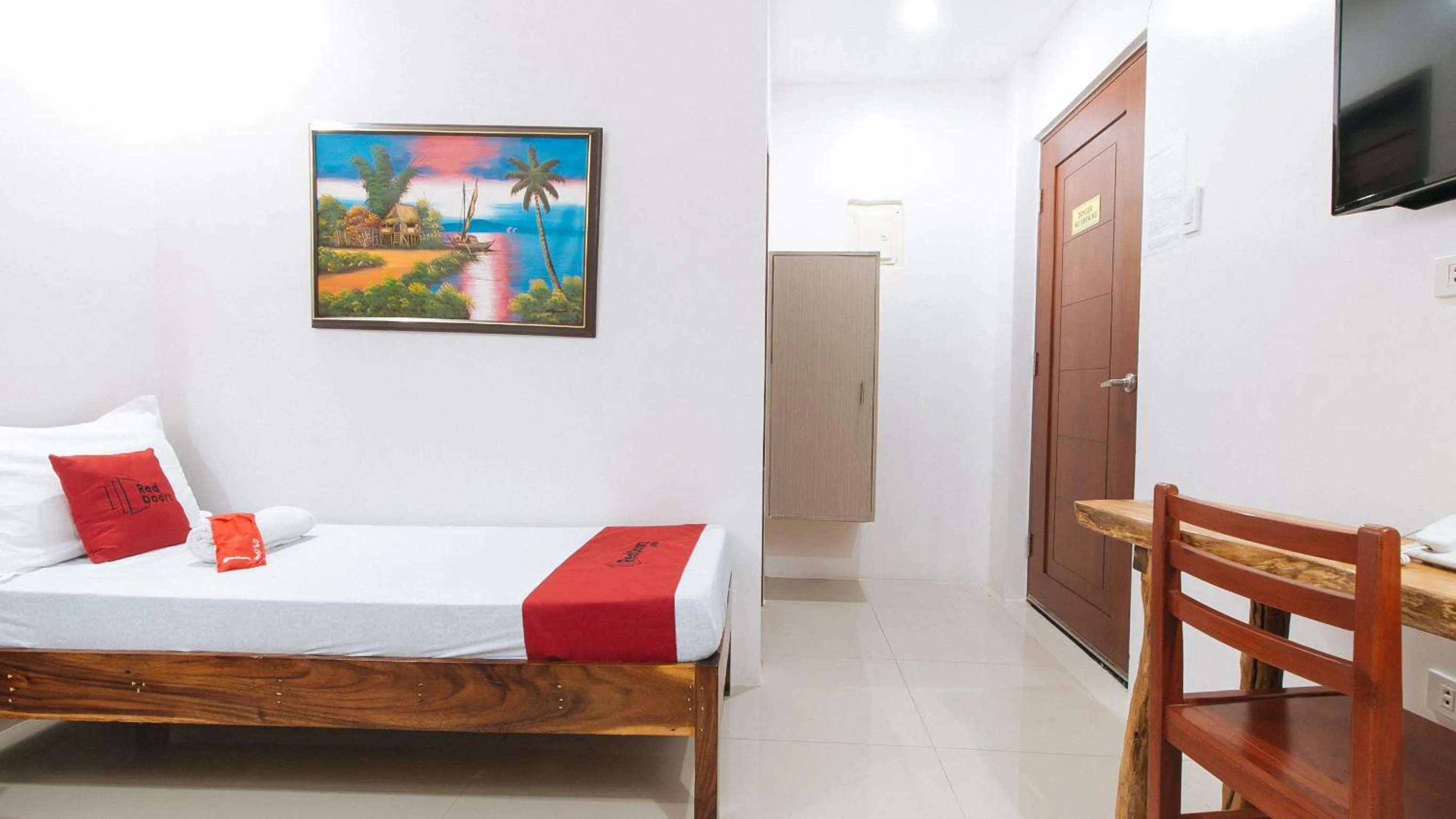 TV and multimedia, Bed in RedDoorz Plus @ Jollydays Hotel Nueva Ecija