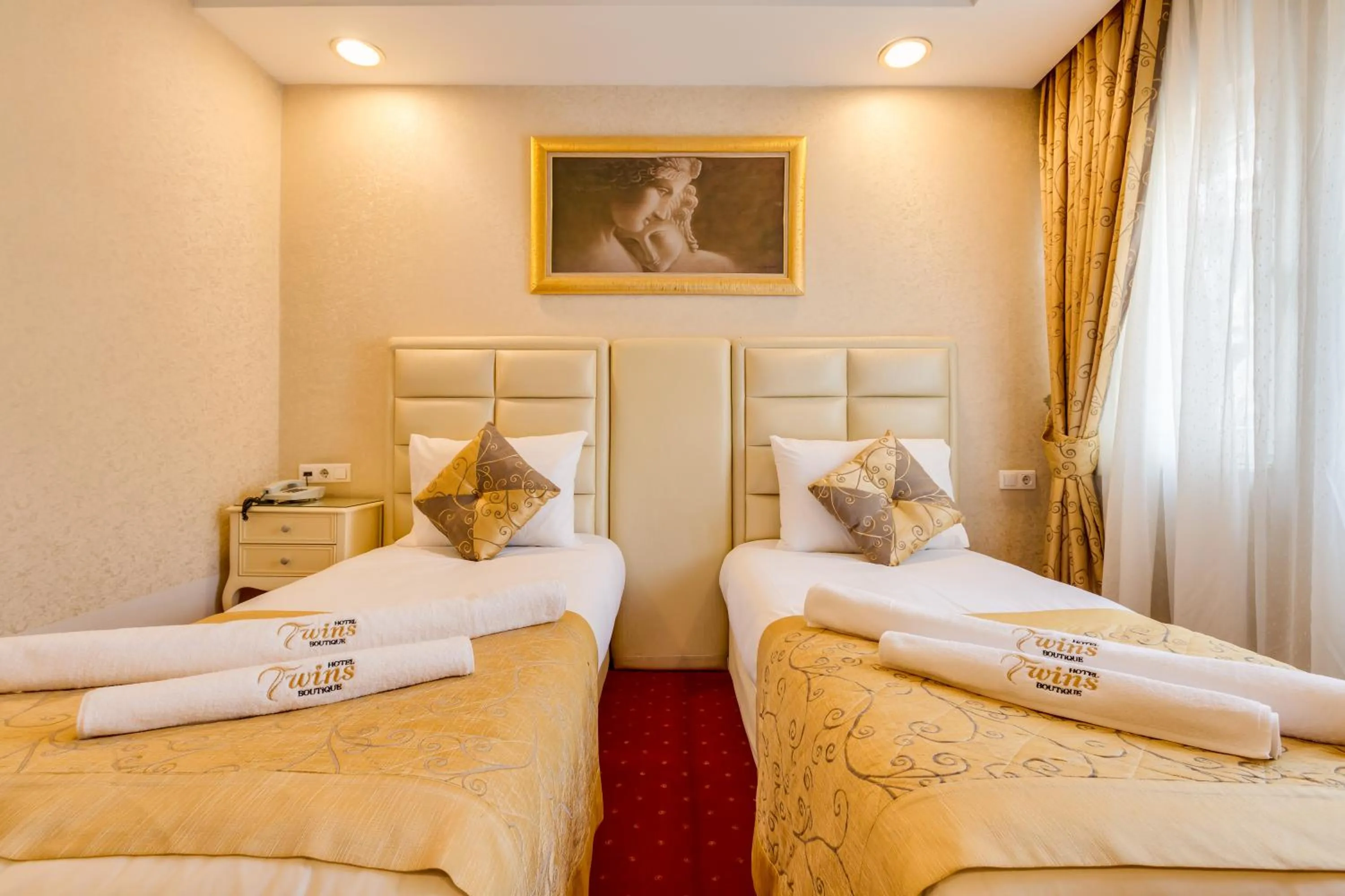 Photo of the whole room, Bed in Twins Hotel