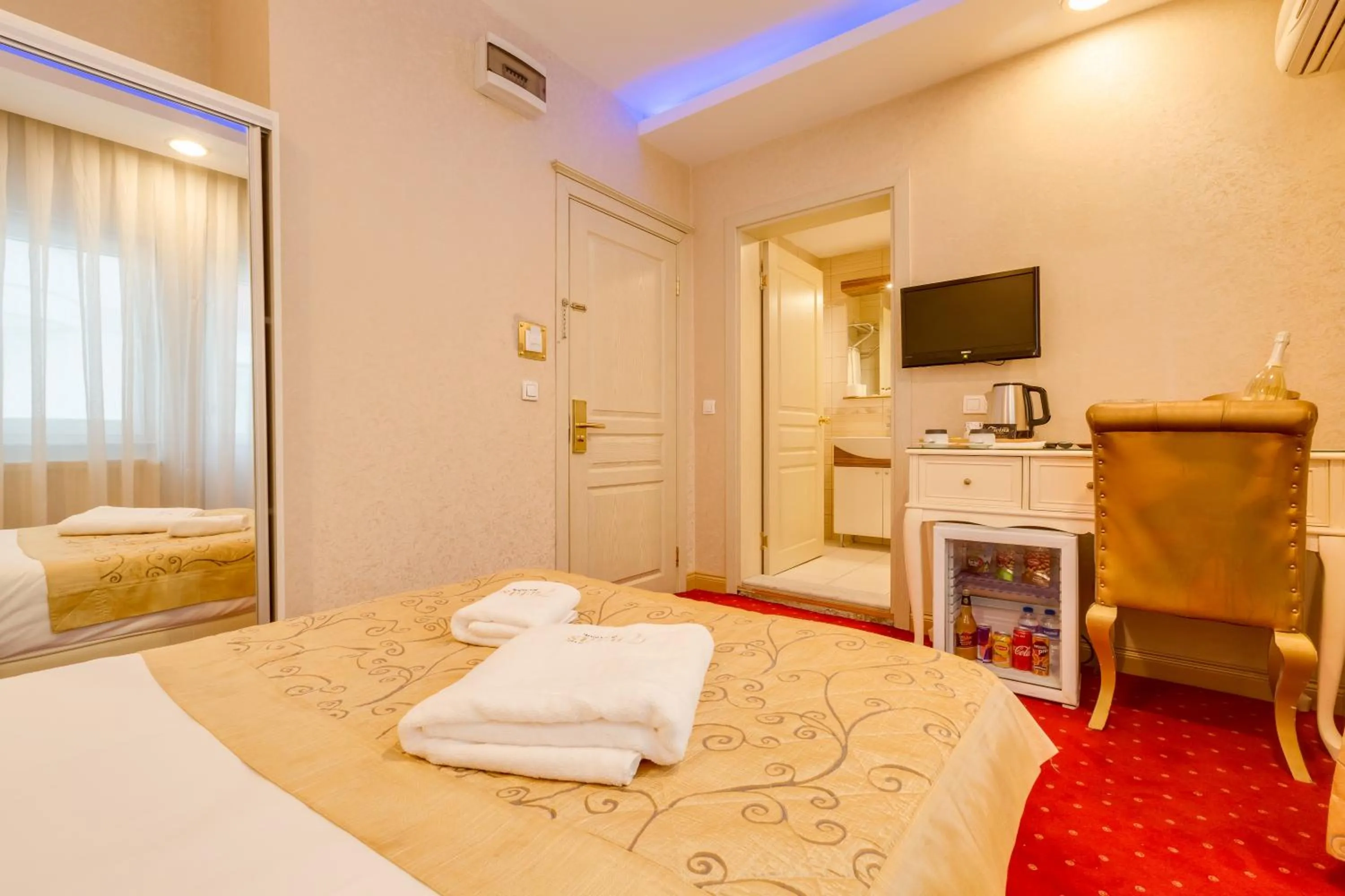 TV and multimedia, Bed in Twins Hotel