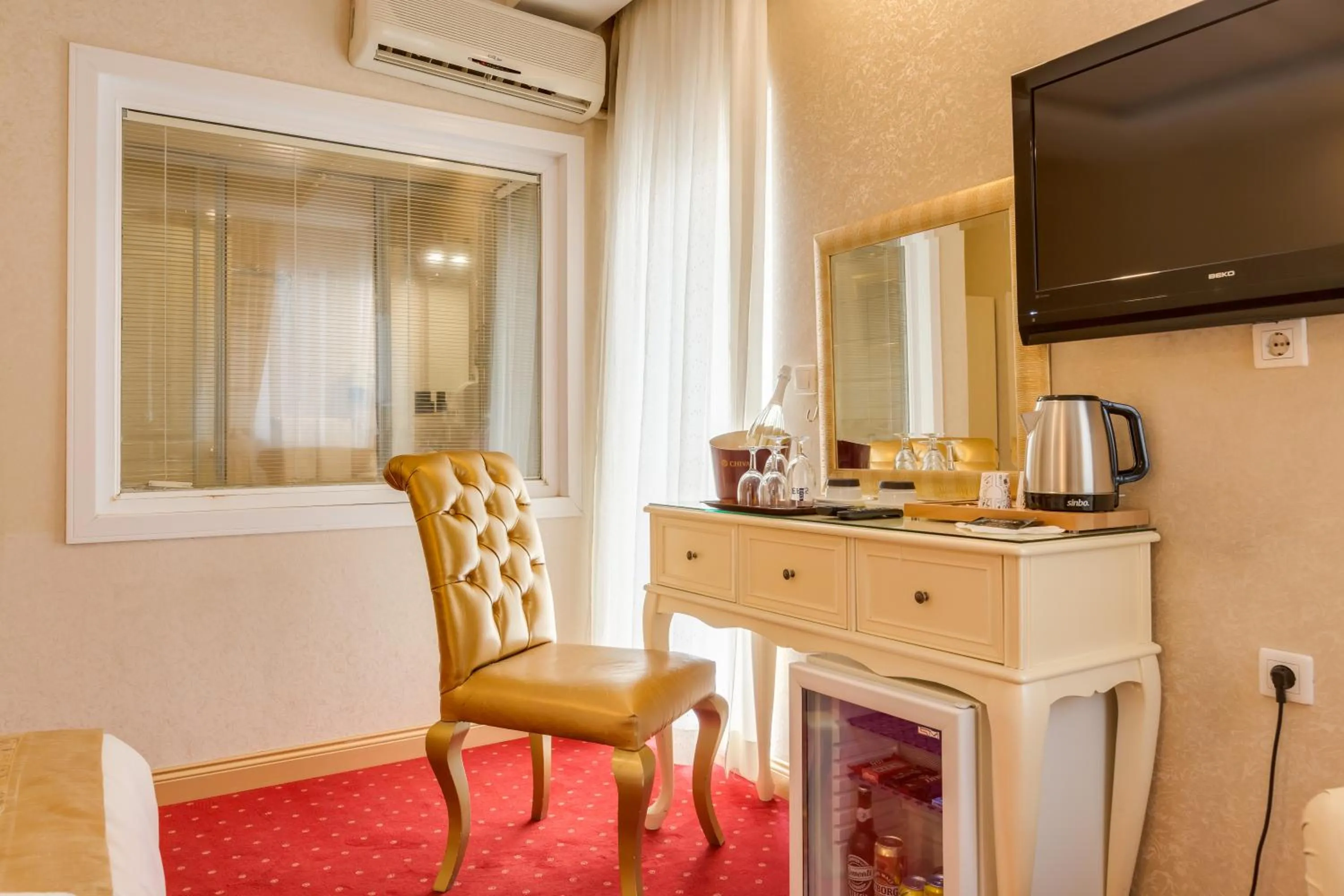 TV and multimedia in Twins Hotel