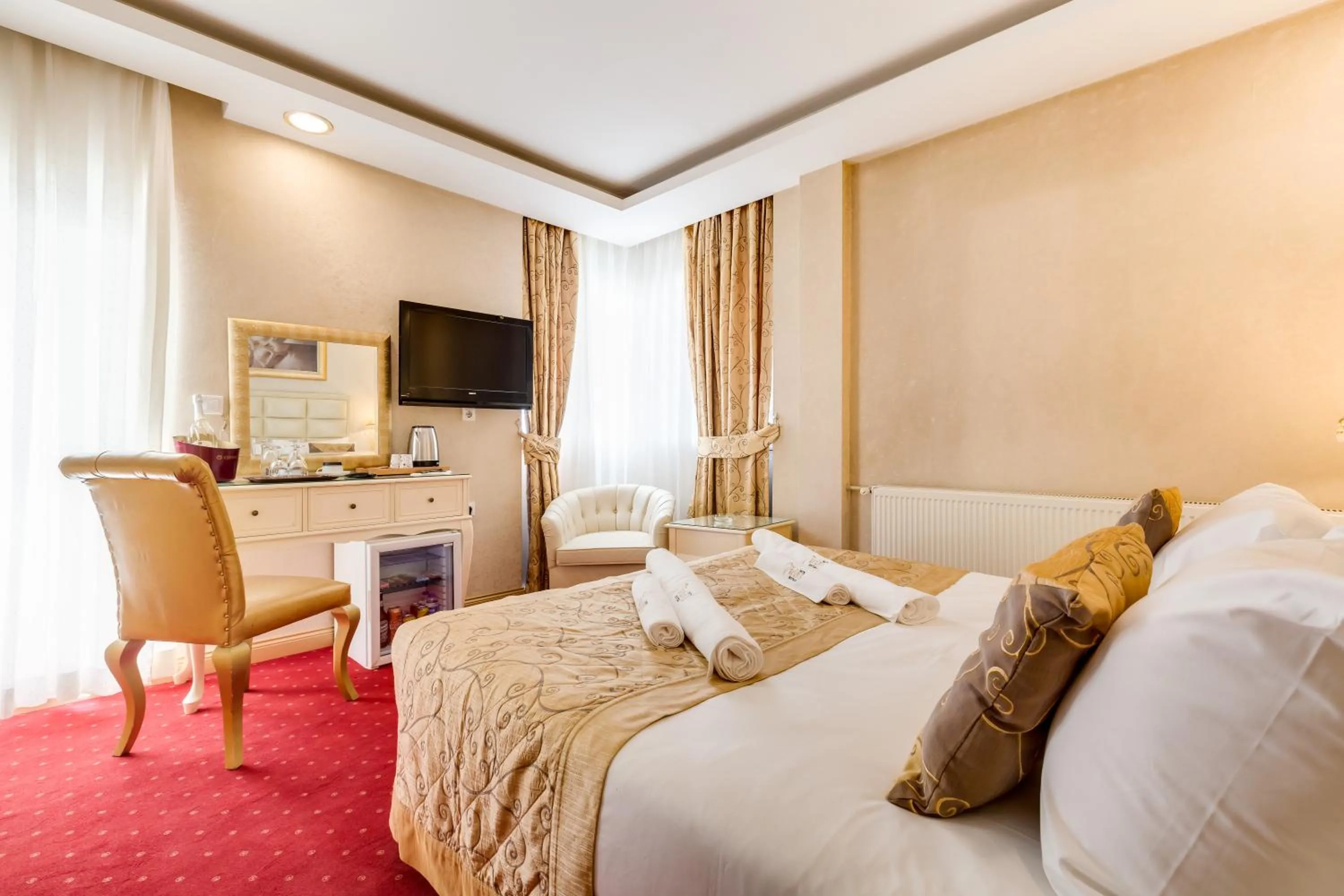 Photo of the whole room, Bed in Twins Hotel