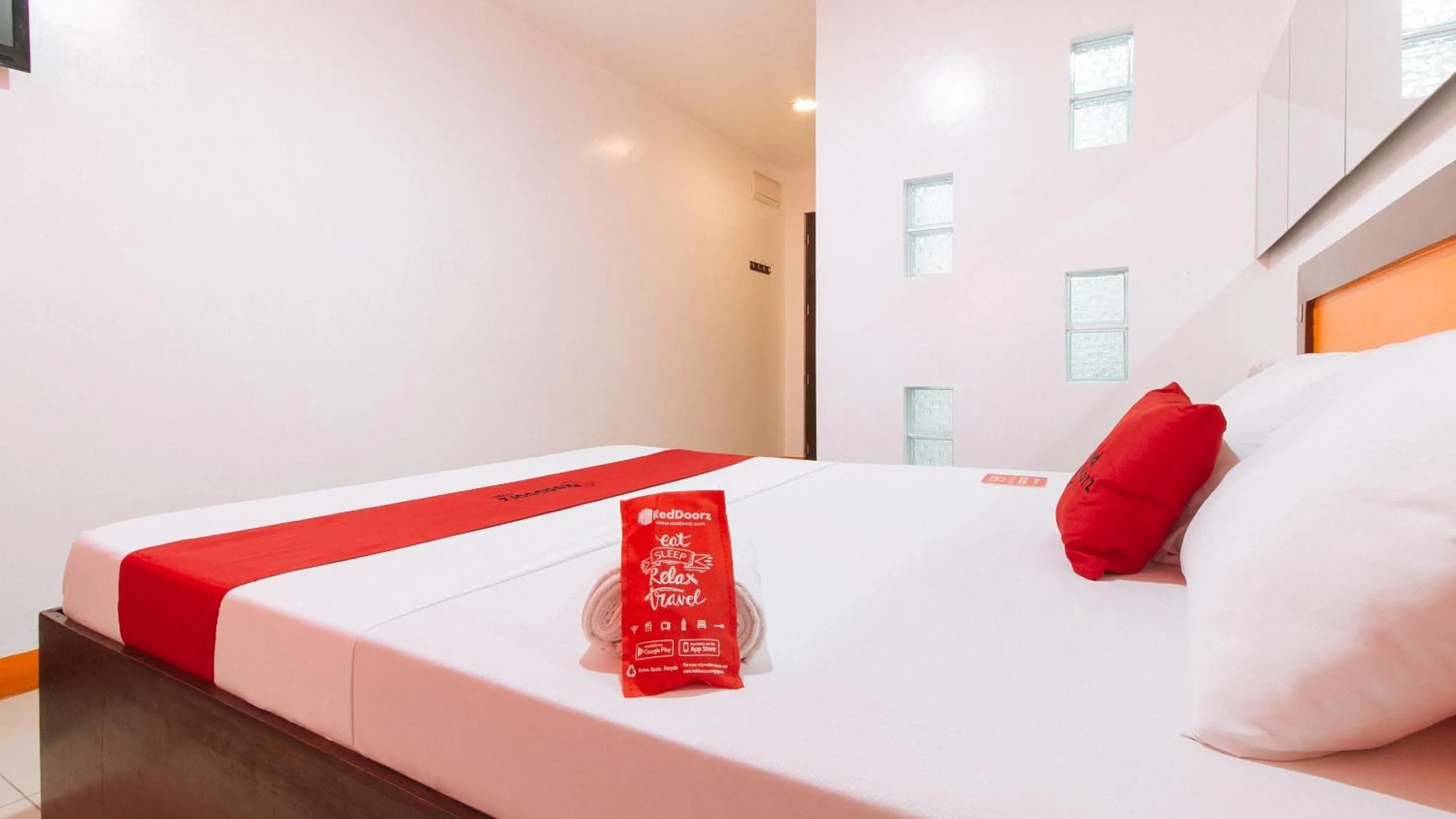 Bed in RedDoorz @ EL Runway Hotel Bulacan