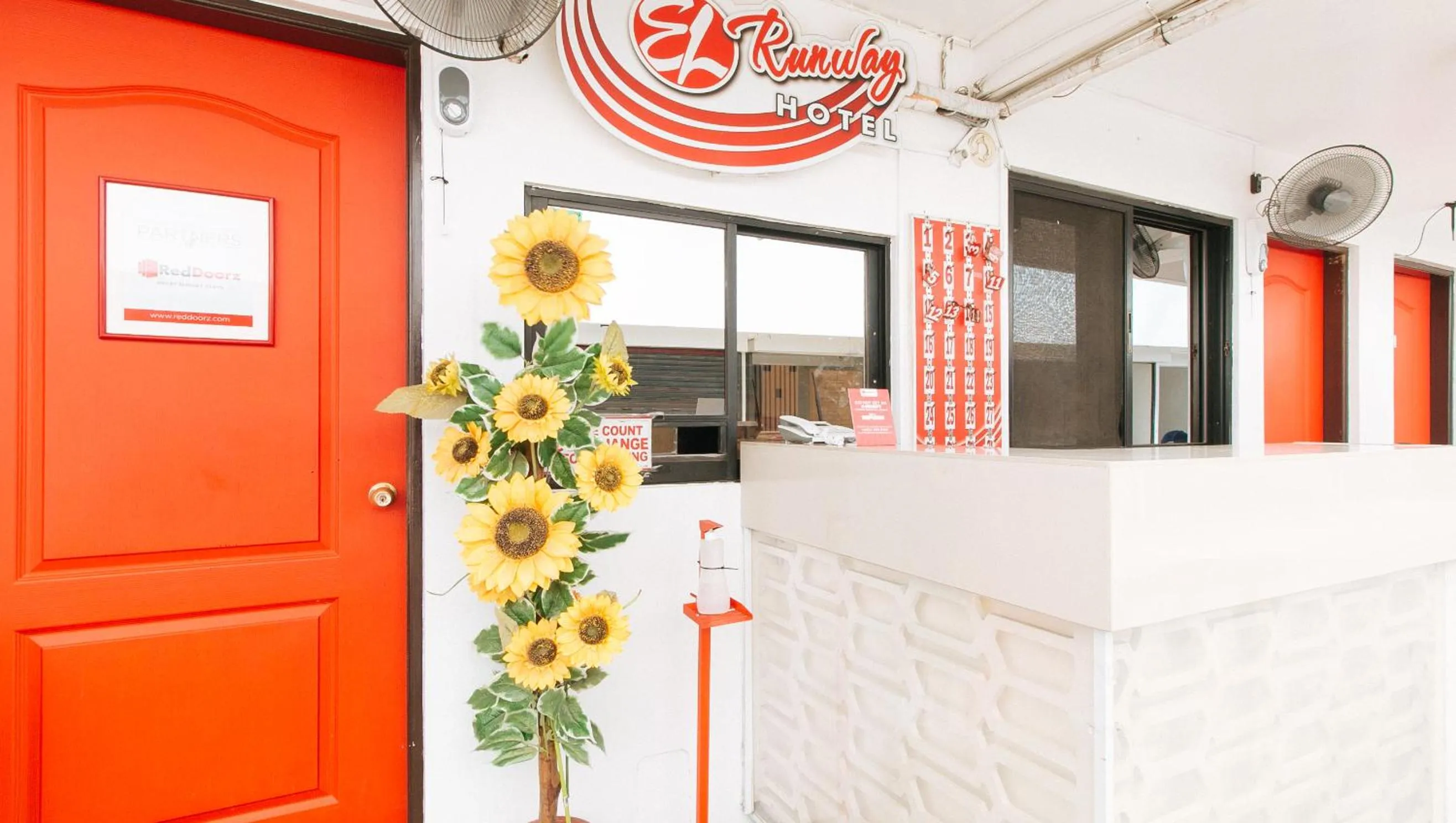 Lobby or reception in RedDoorz @ EL Runway Hotel Bulacan