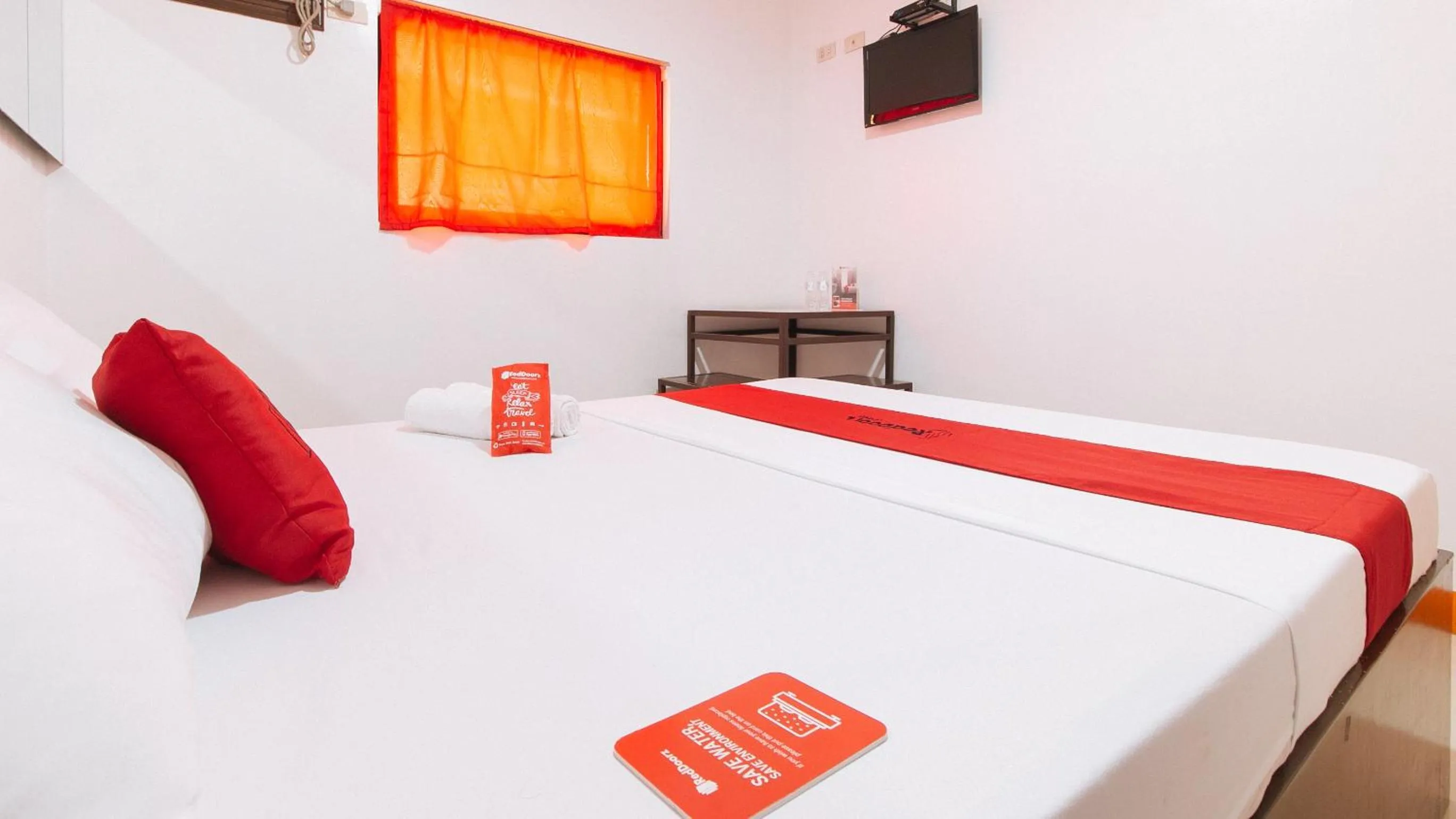 Bed in RedDoorz @ EL Runway Hotel Bulacan