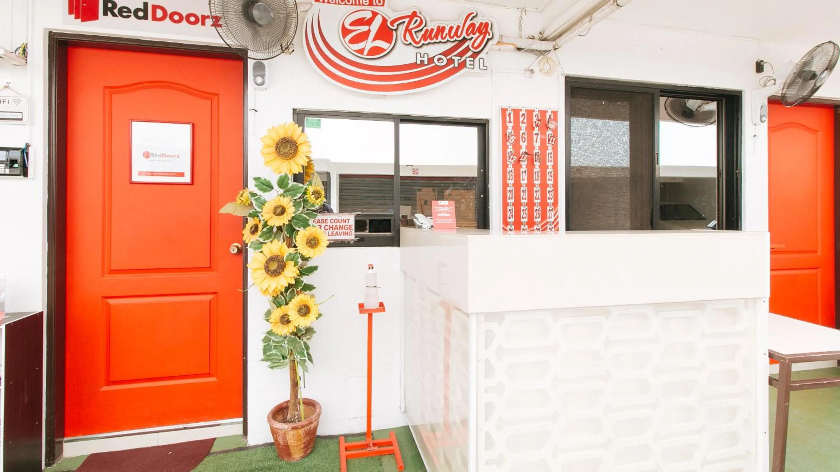 Lobby or reception in RedDoorz @ EL Runway Hotel Bulacan