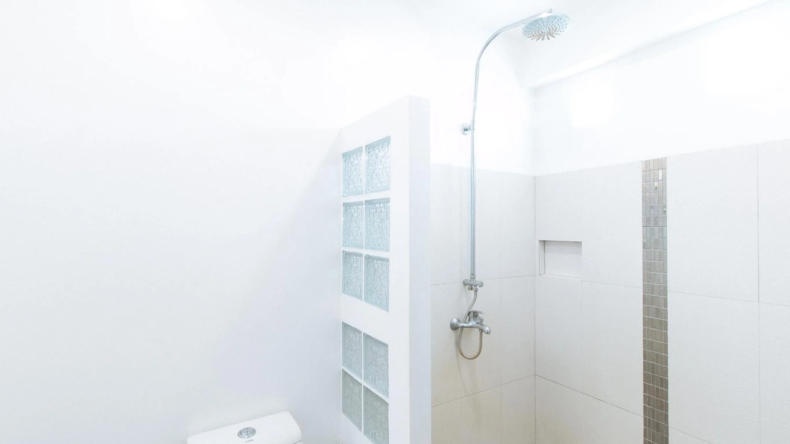 Bathroom in RedDoorz @ EL Runway Hotel Bulacan