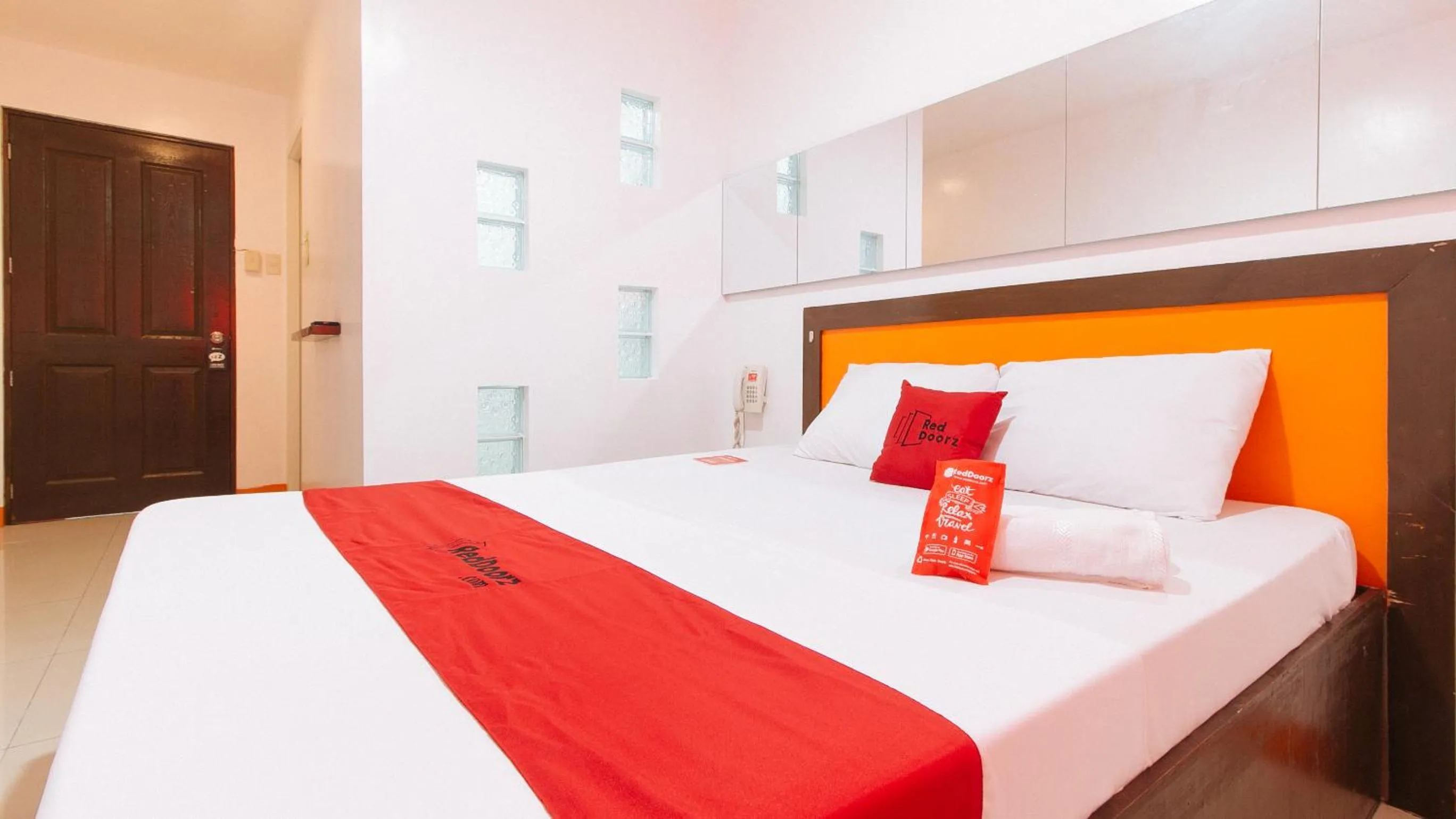 Bed in RedDoorz @ EL Runway Hotel Bulacan