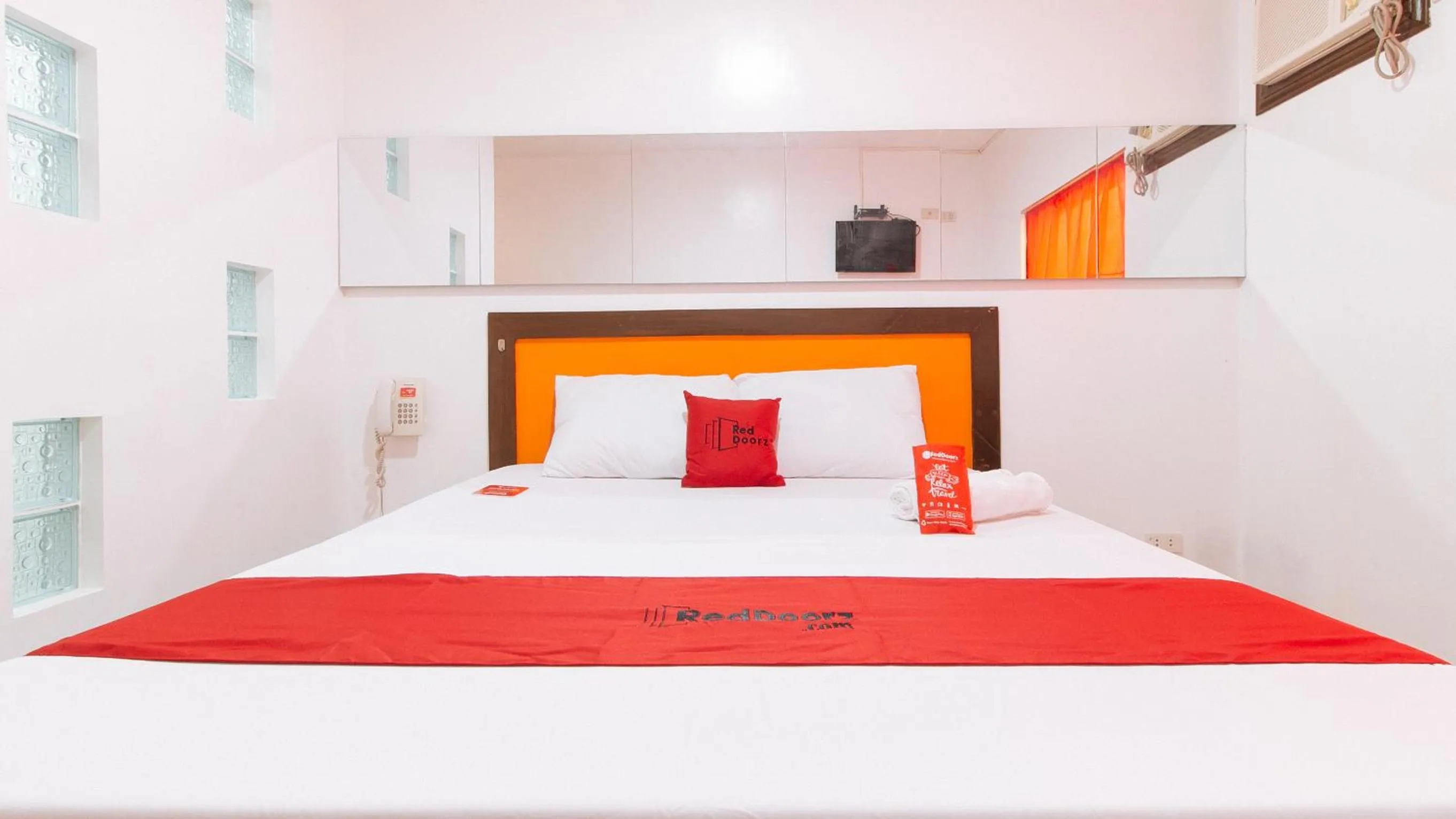Photo of the whole room, Bed in RedDoorz @ EL Runway Hotel Bulacan