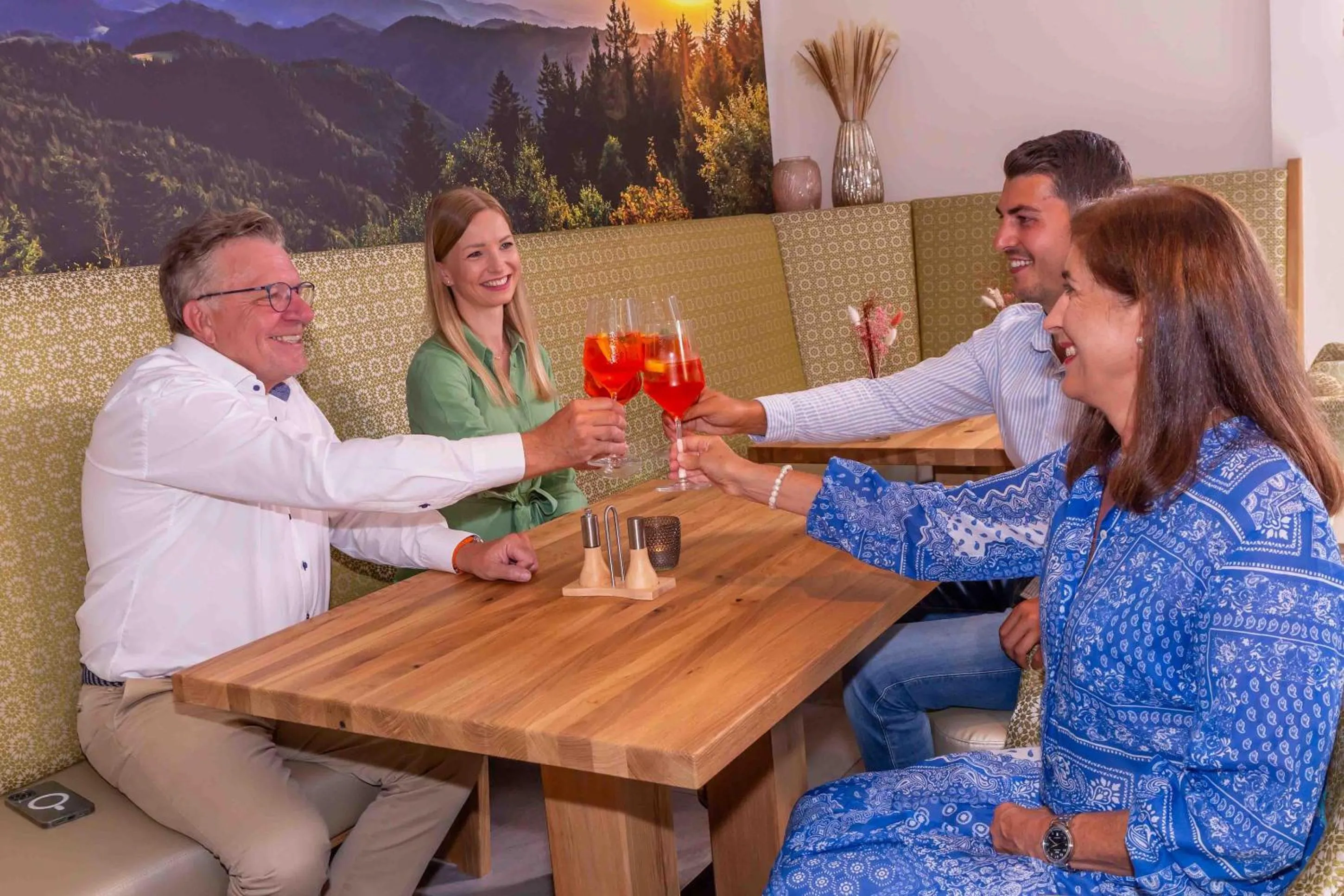 Lounge or bar in Wellnesshotel Sonnenhof & Sonnhalde