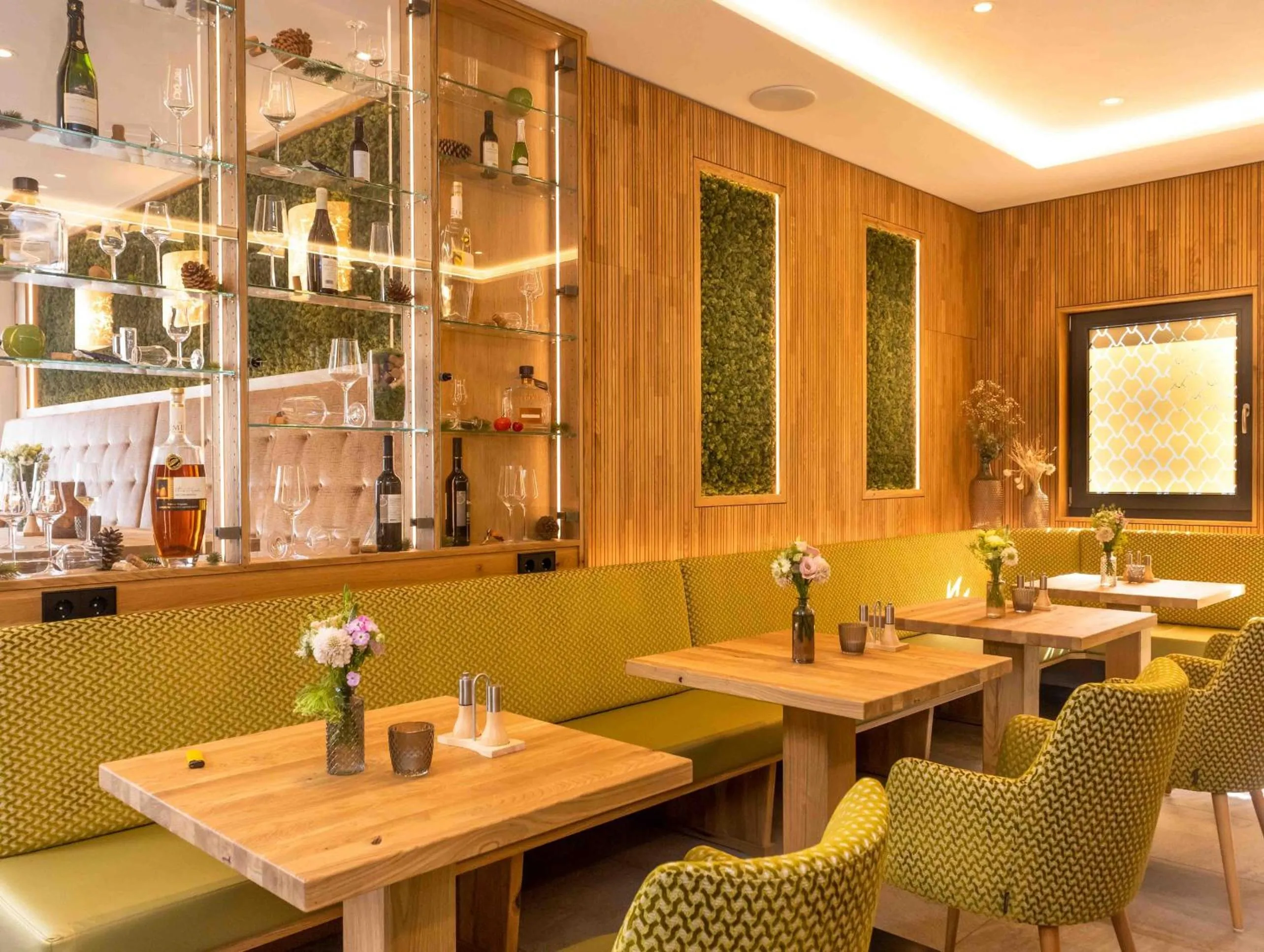 Lounge or bar in Wellnesshotel Sonnenhof & Sonnhalde