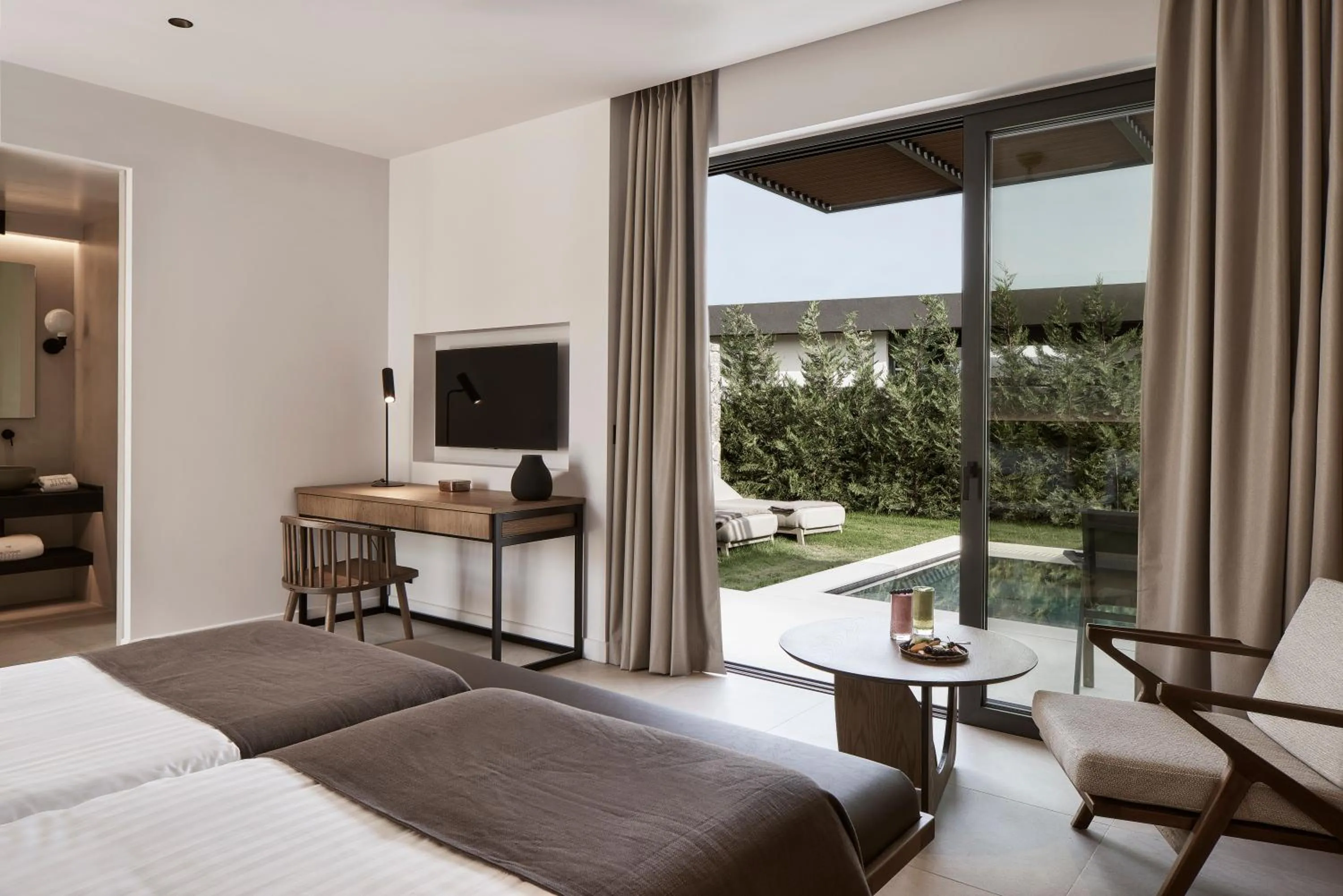 Seating area, Bed in The Olivar Suites