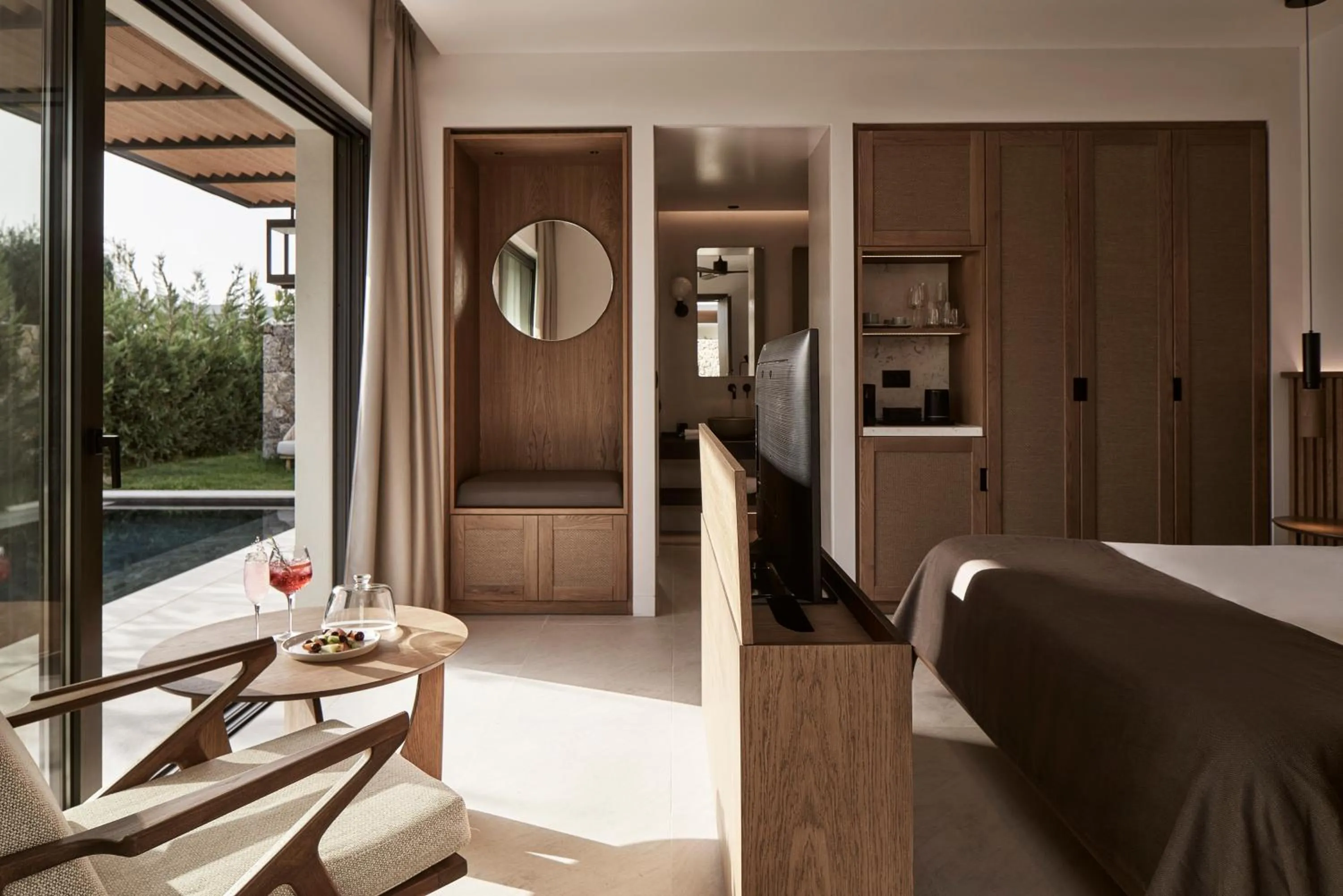 Living room, Bed in The Olivar Suites