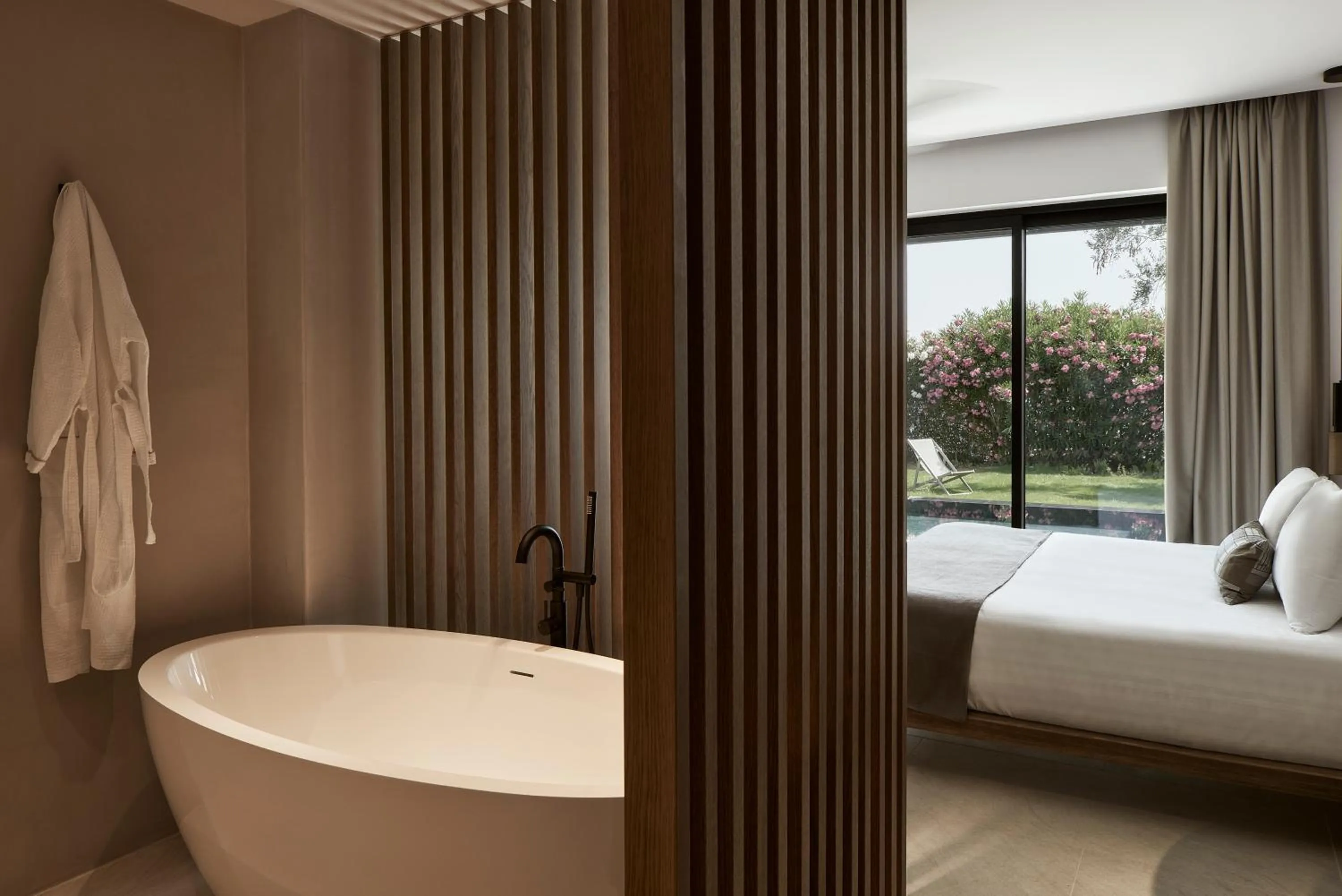 Bathroom, Bed in The Olivar Suites
