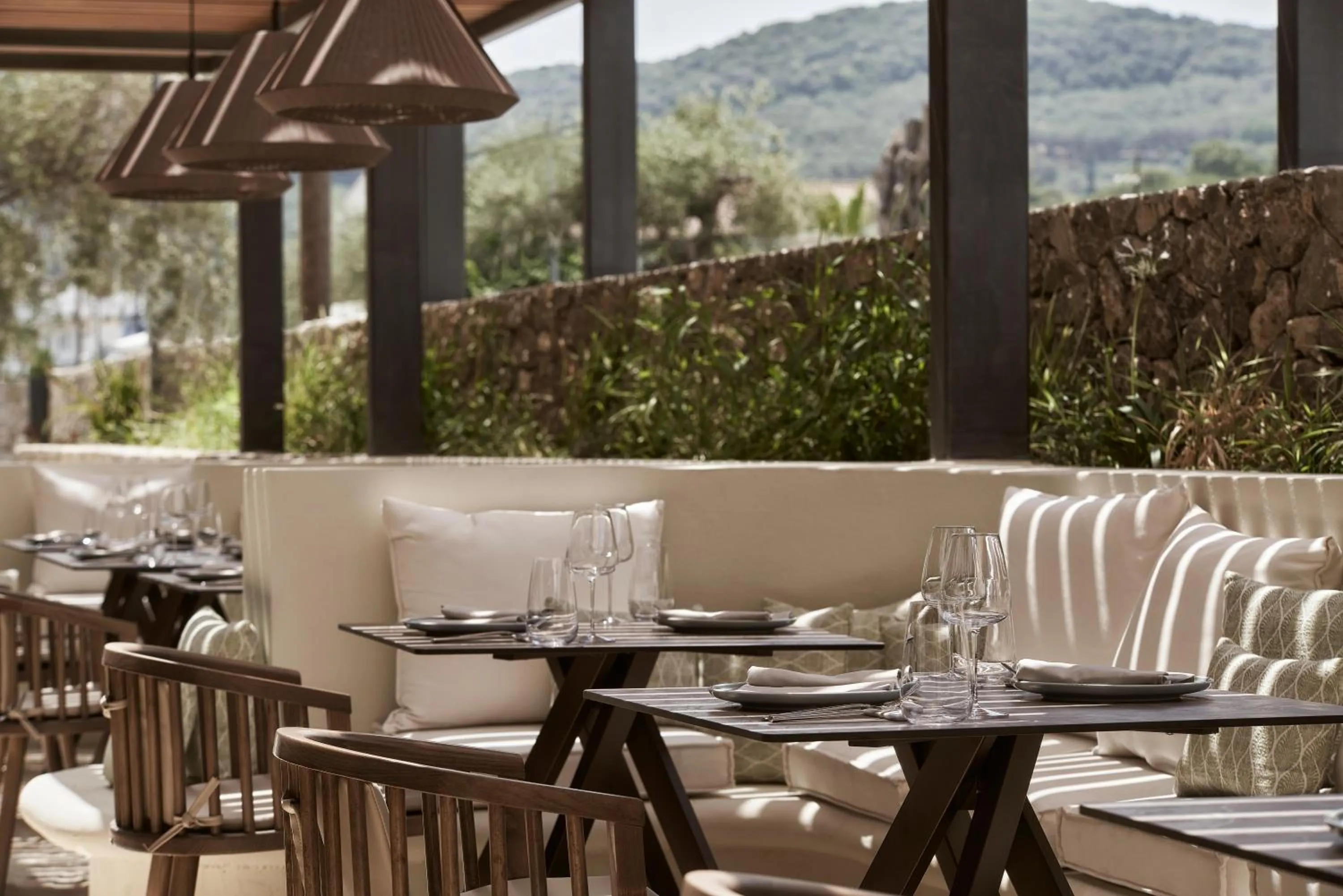 Restaurant/places to eat in The Olivar Suites