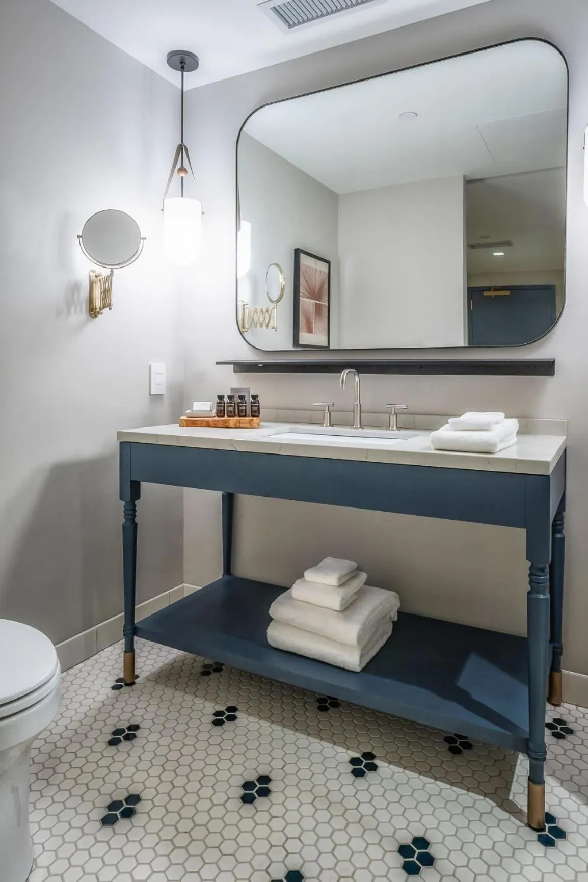 Bathroom in Jasper Hotel