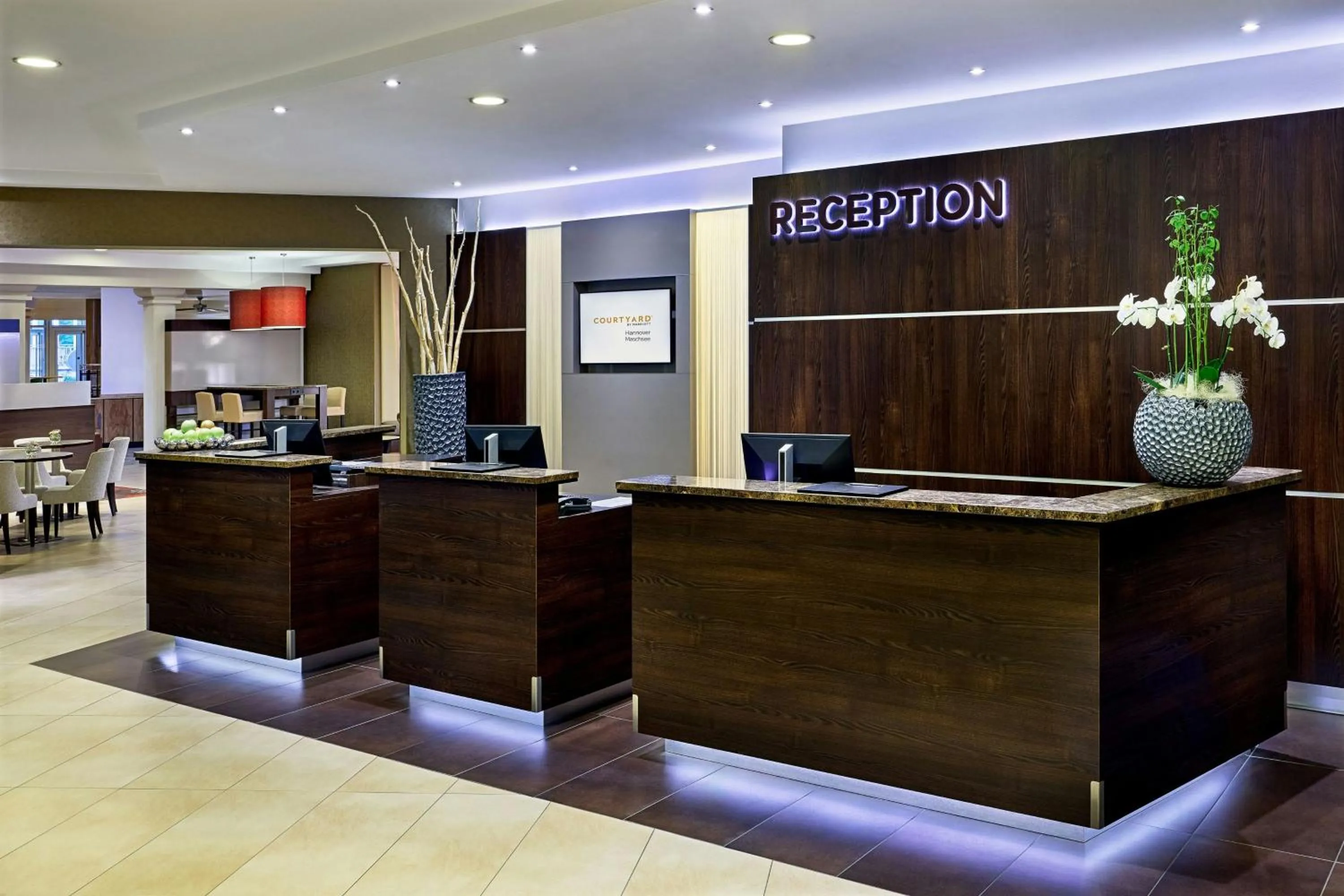 Lobby or reception in Courtyard by Marriott Hannover Maschsee