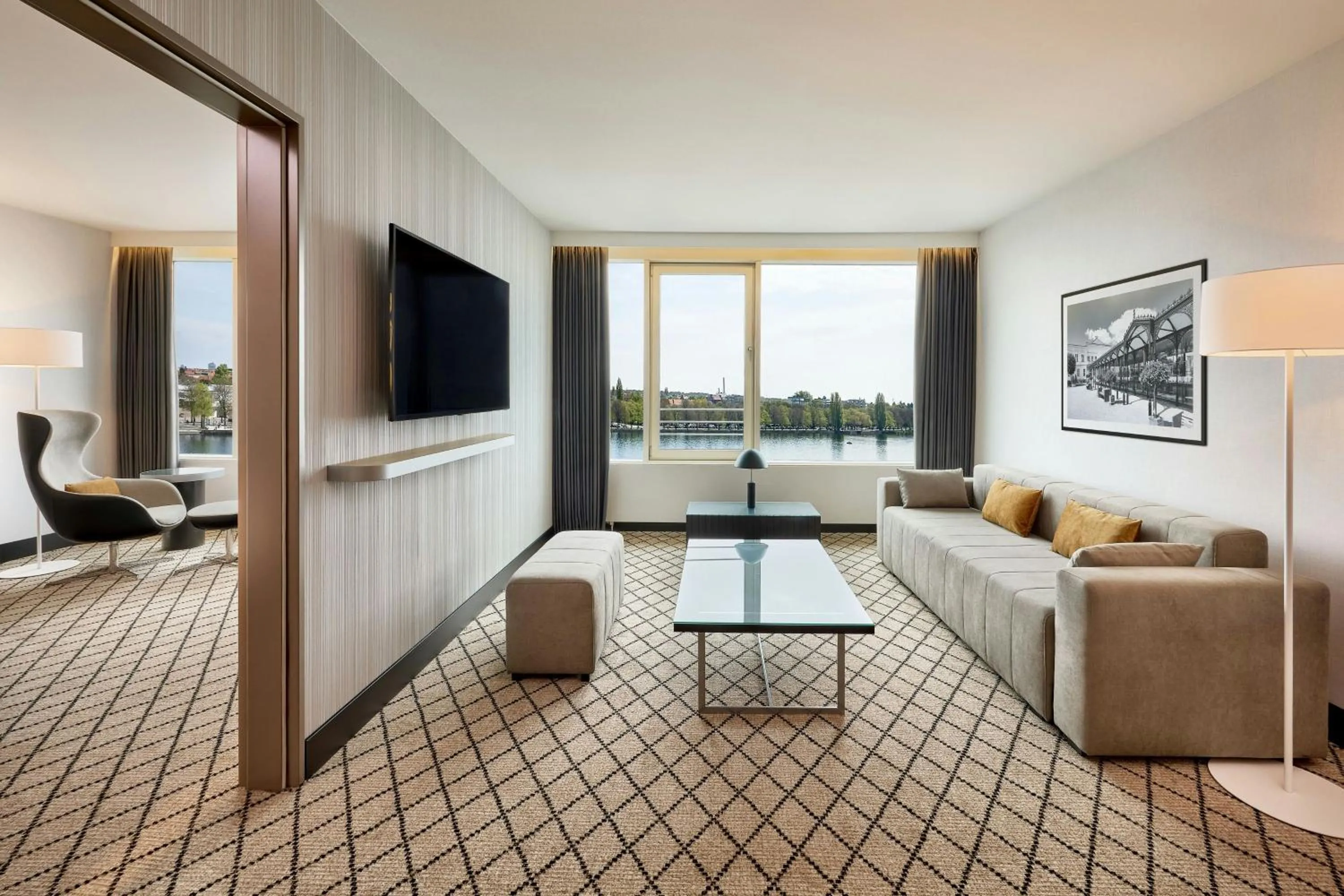 Living room in Courtyard by Marriott Hannover Maschsee