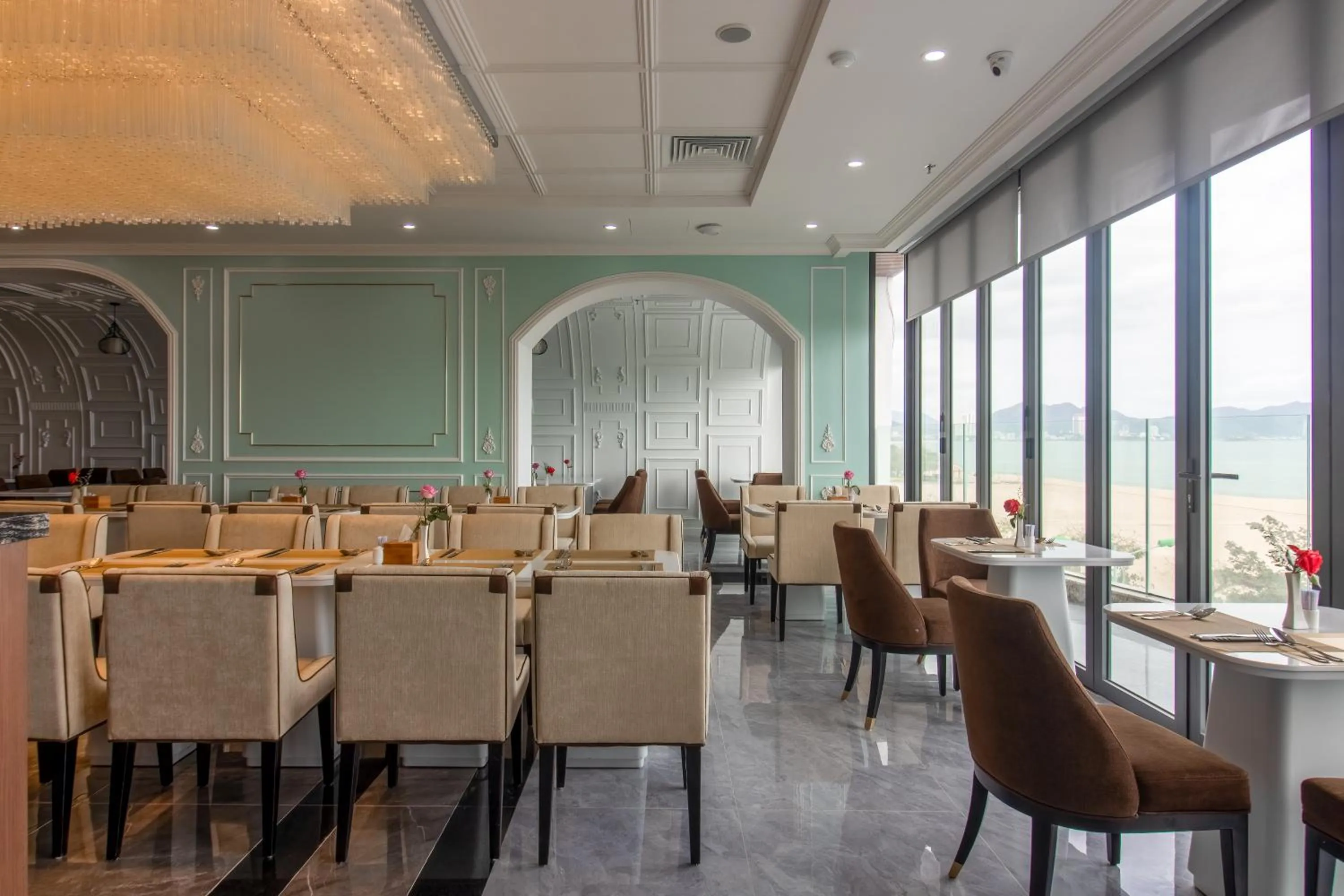 Restaurant/places to eat in La Vague Hotel