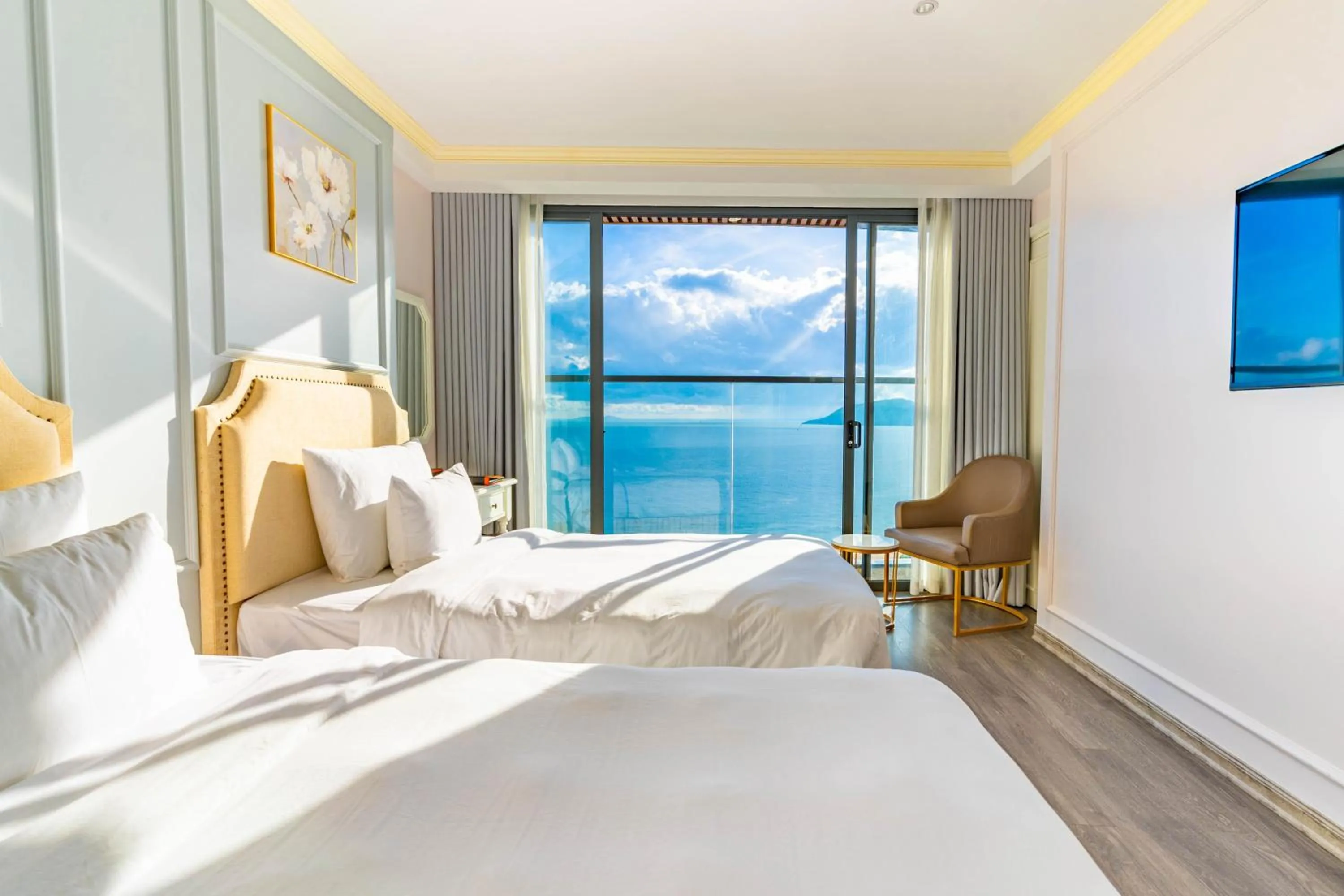 Sea view, Bed in La Vague Hotel