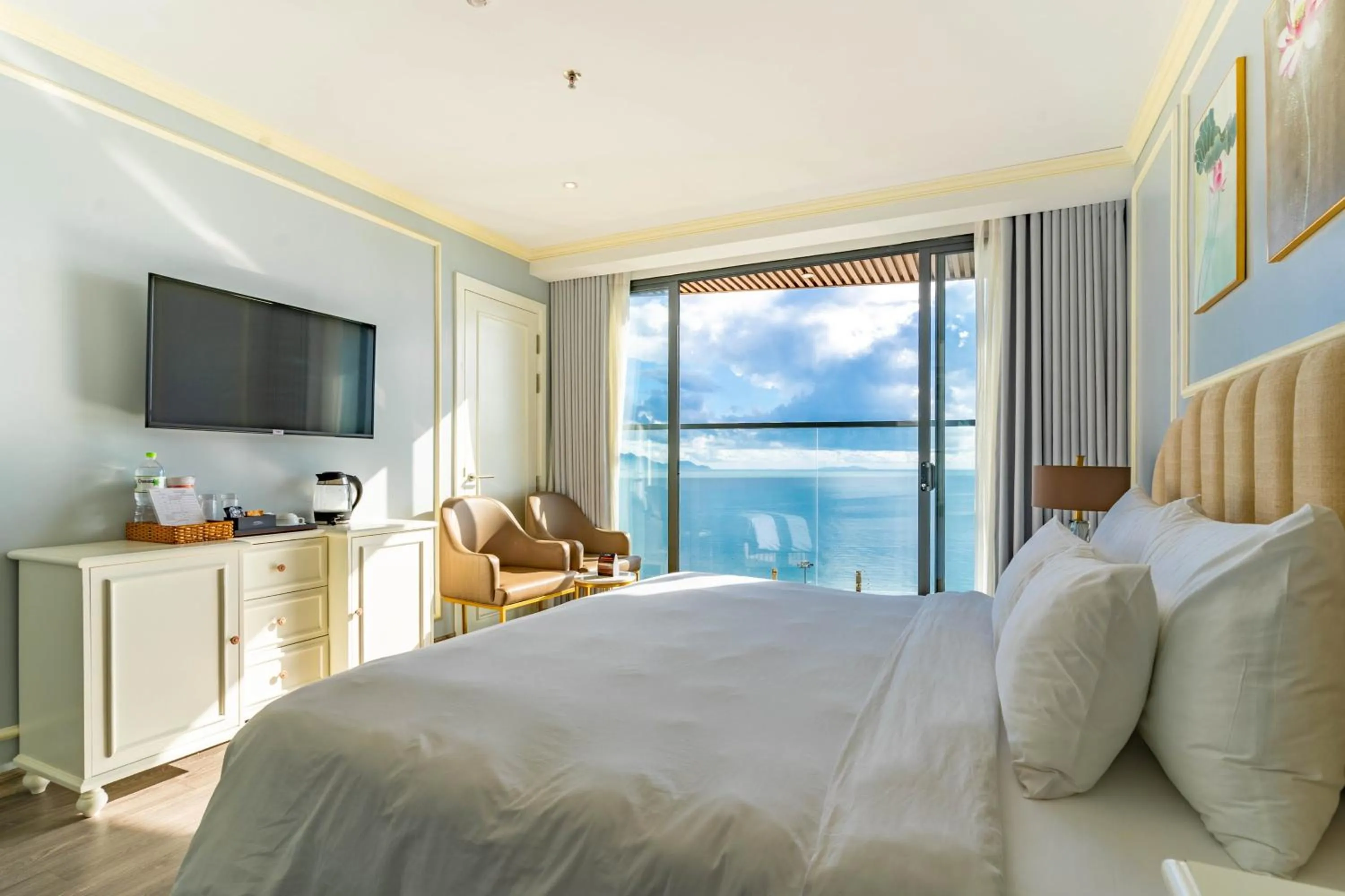 Bed in La Vague Hotel