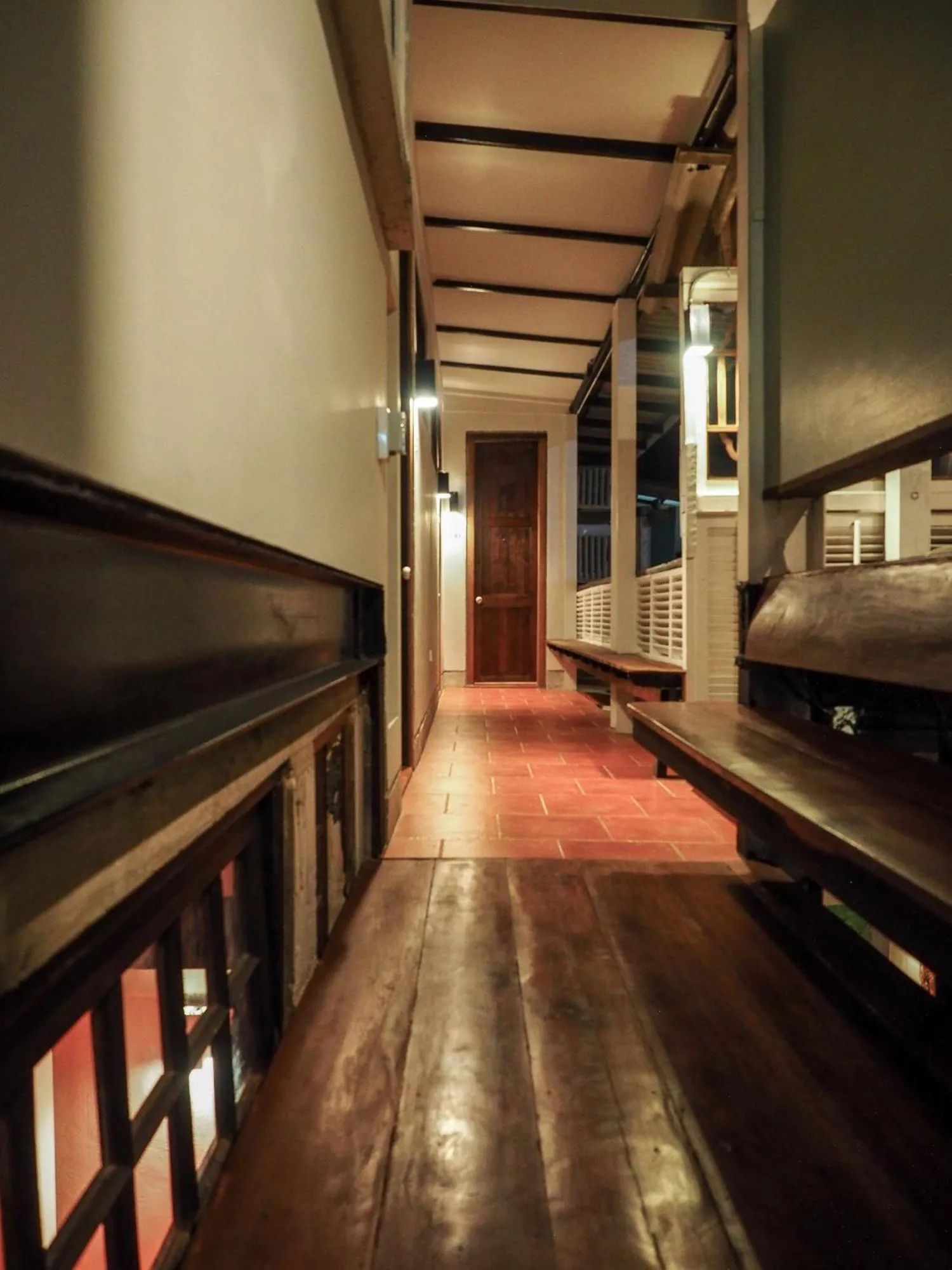 Balcony/Terrace, Bed in Velawarin Hotel