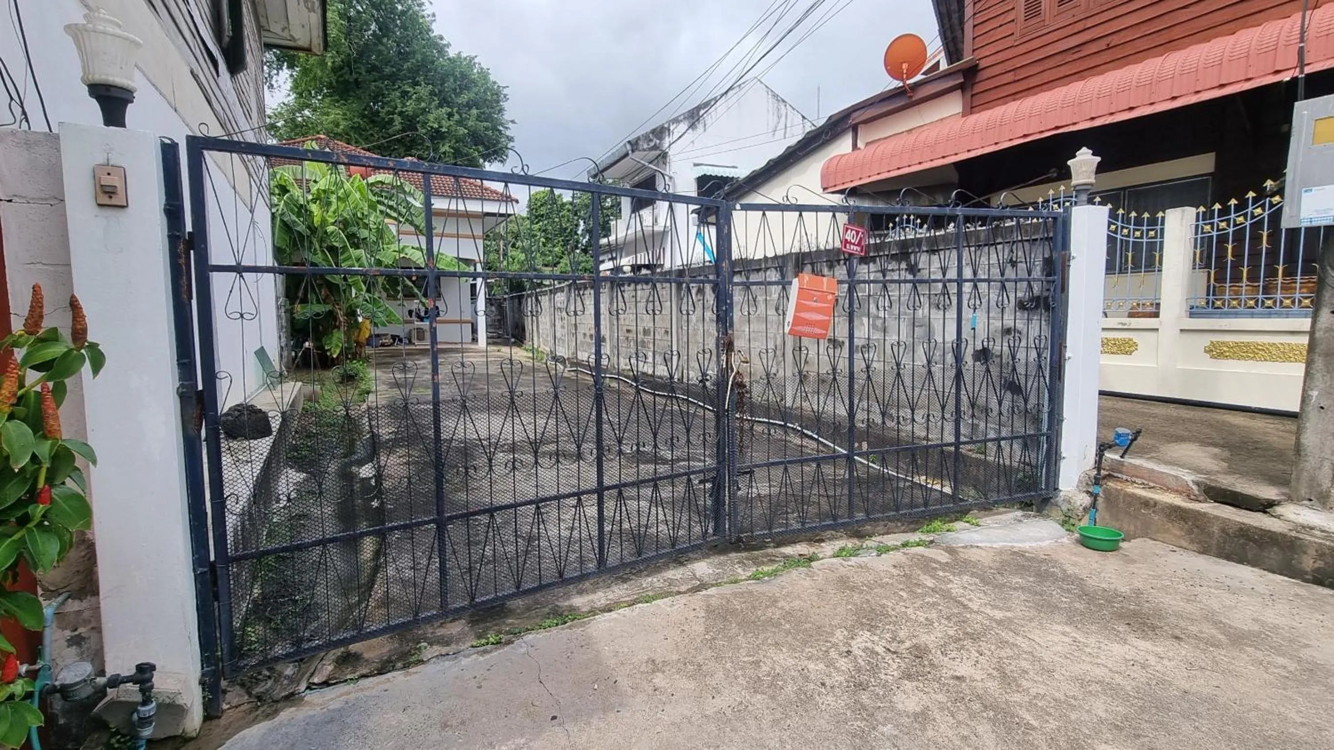 Parking in Velawarin Hotel