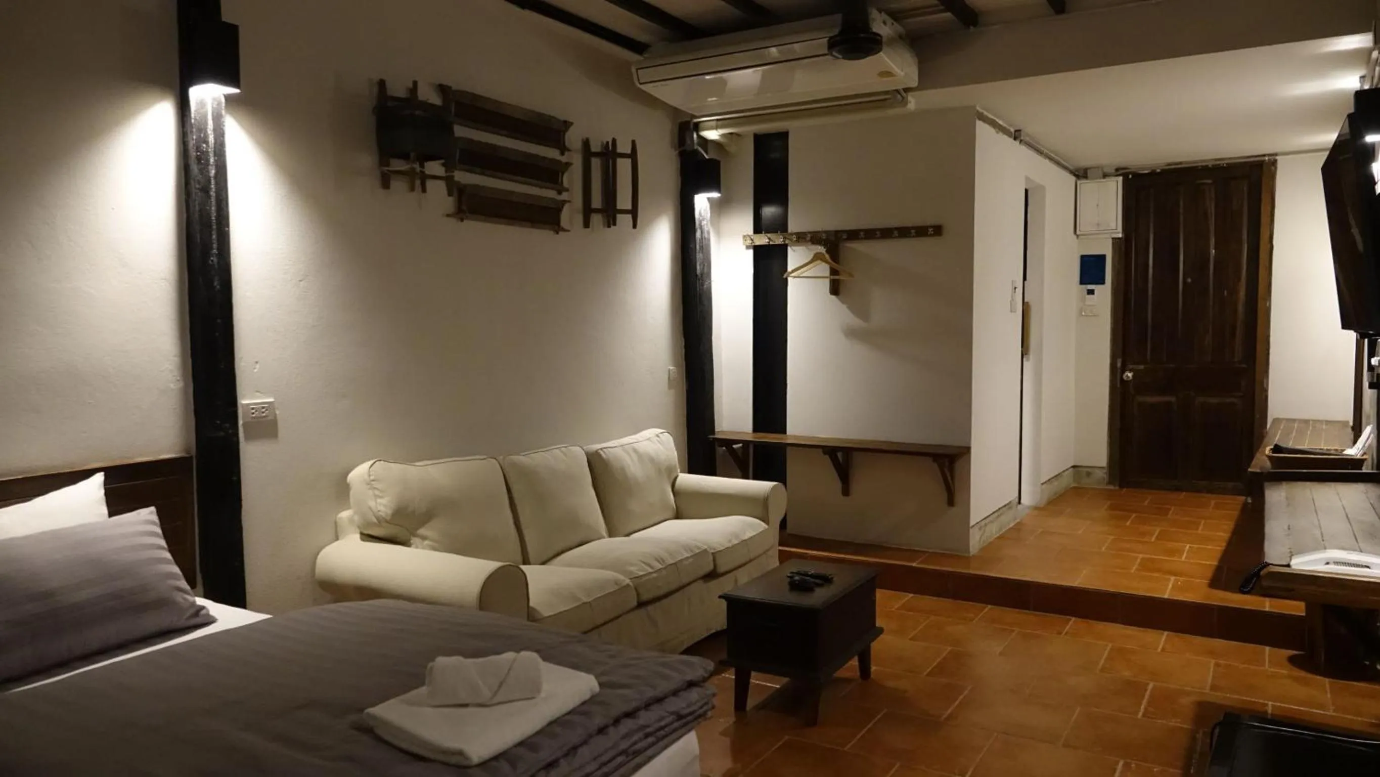 Decorative detail in Velawarin Hotel