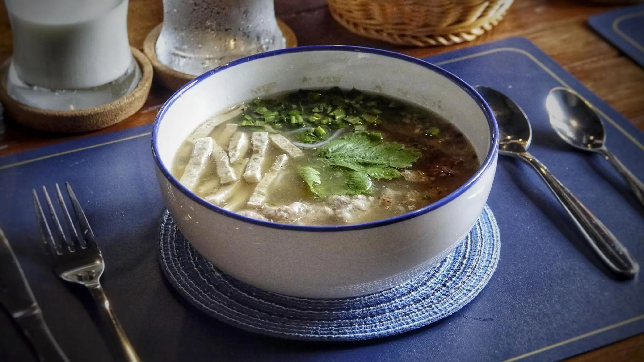 Food and drinks in Velawarin Hotel