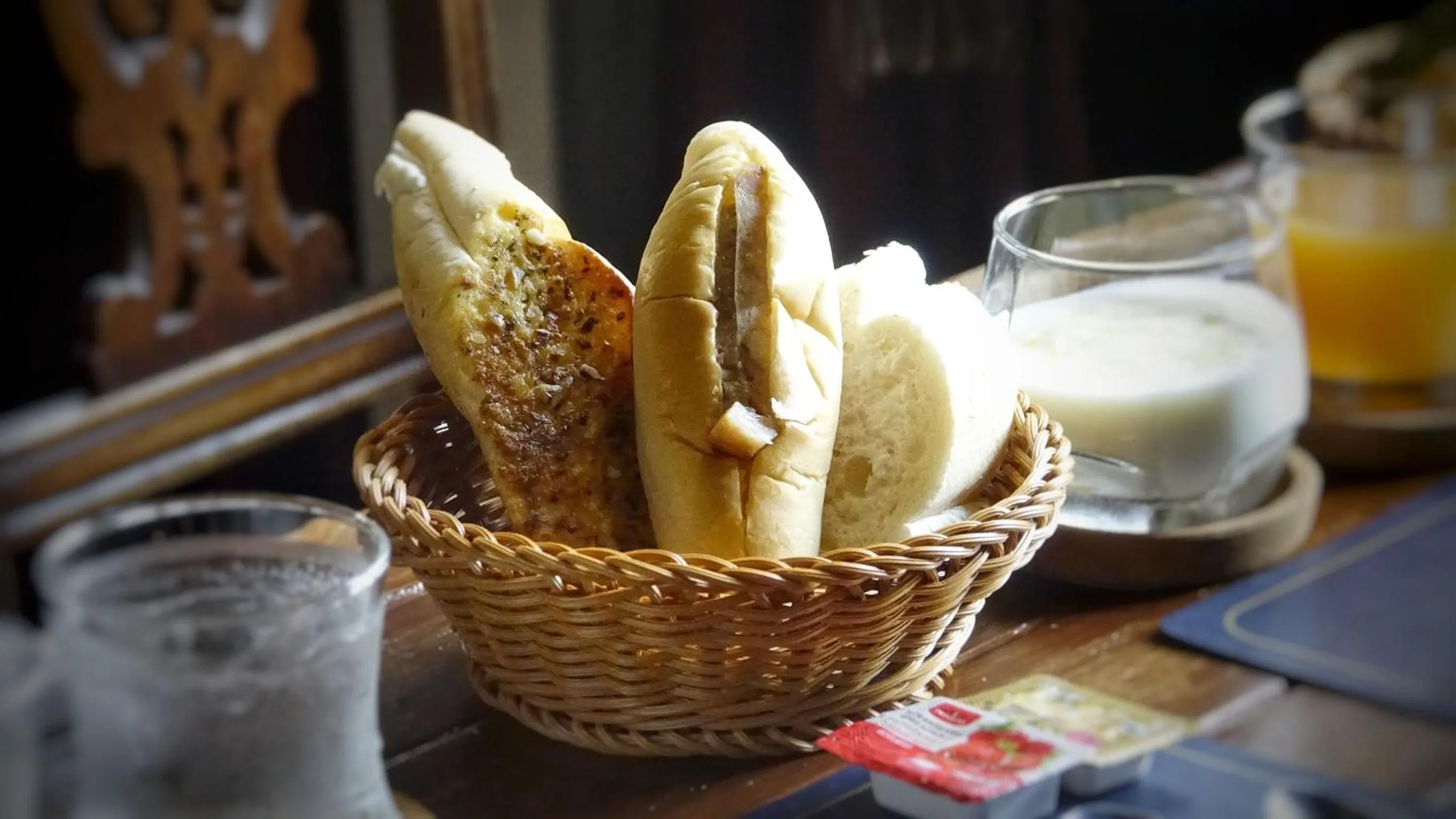 Food and drinks in Velawarin Hotel