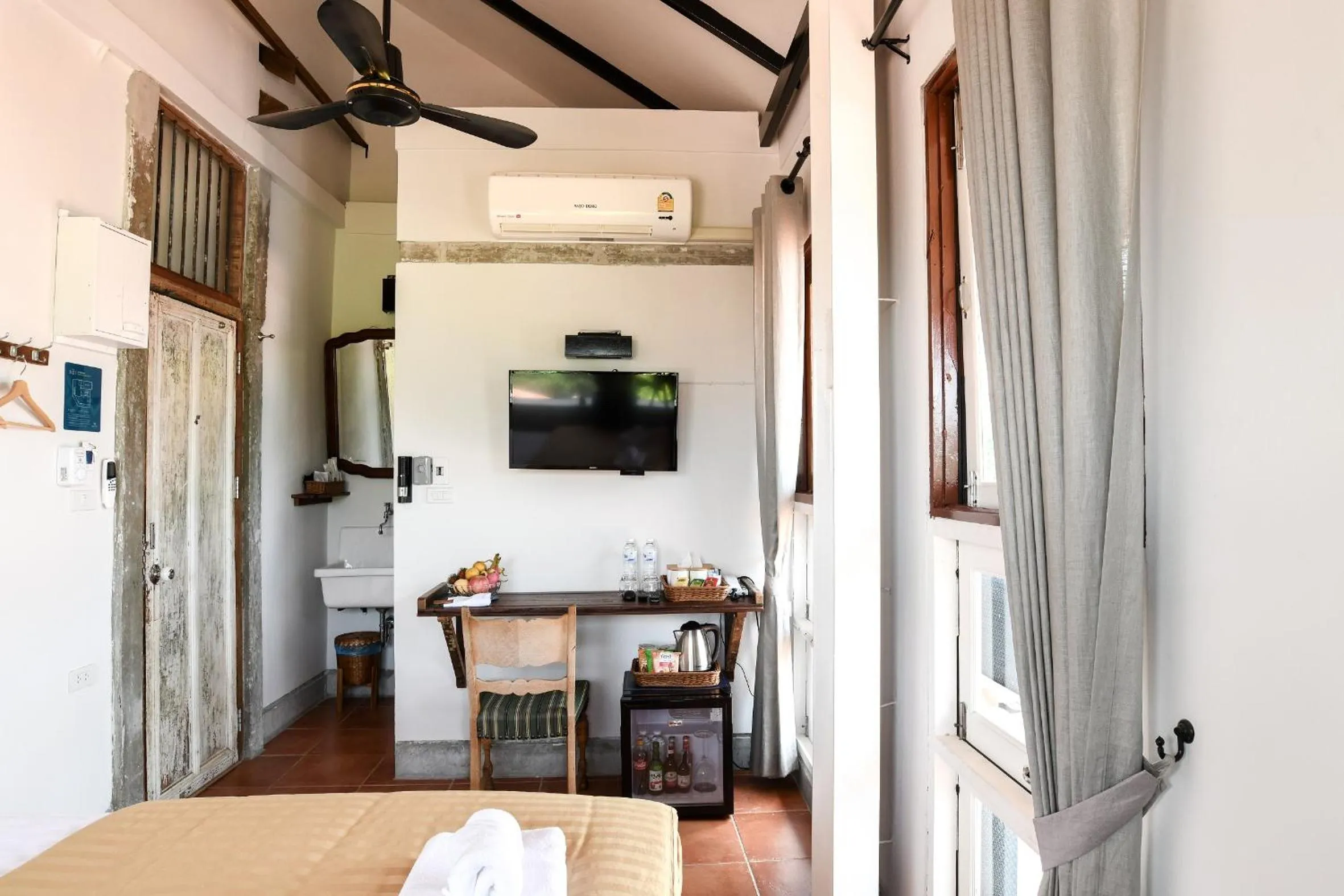 Photo of the whole room in Velawarin Hotel