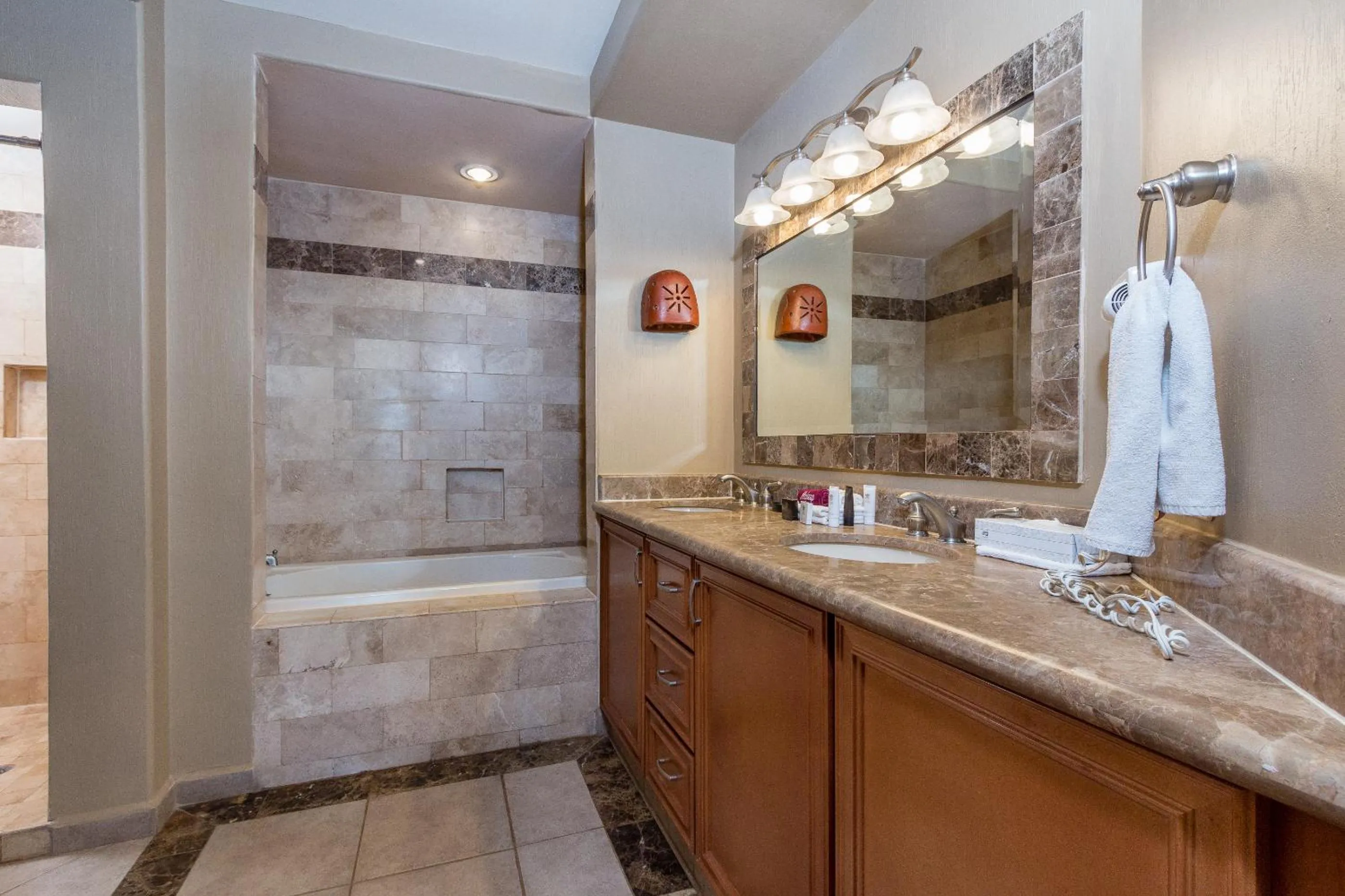 Las Palomas 2BR GROUND FLOOR Huge Patio/Closest to Lazy River/Steps to Beach