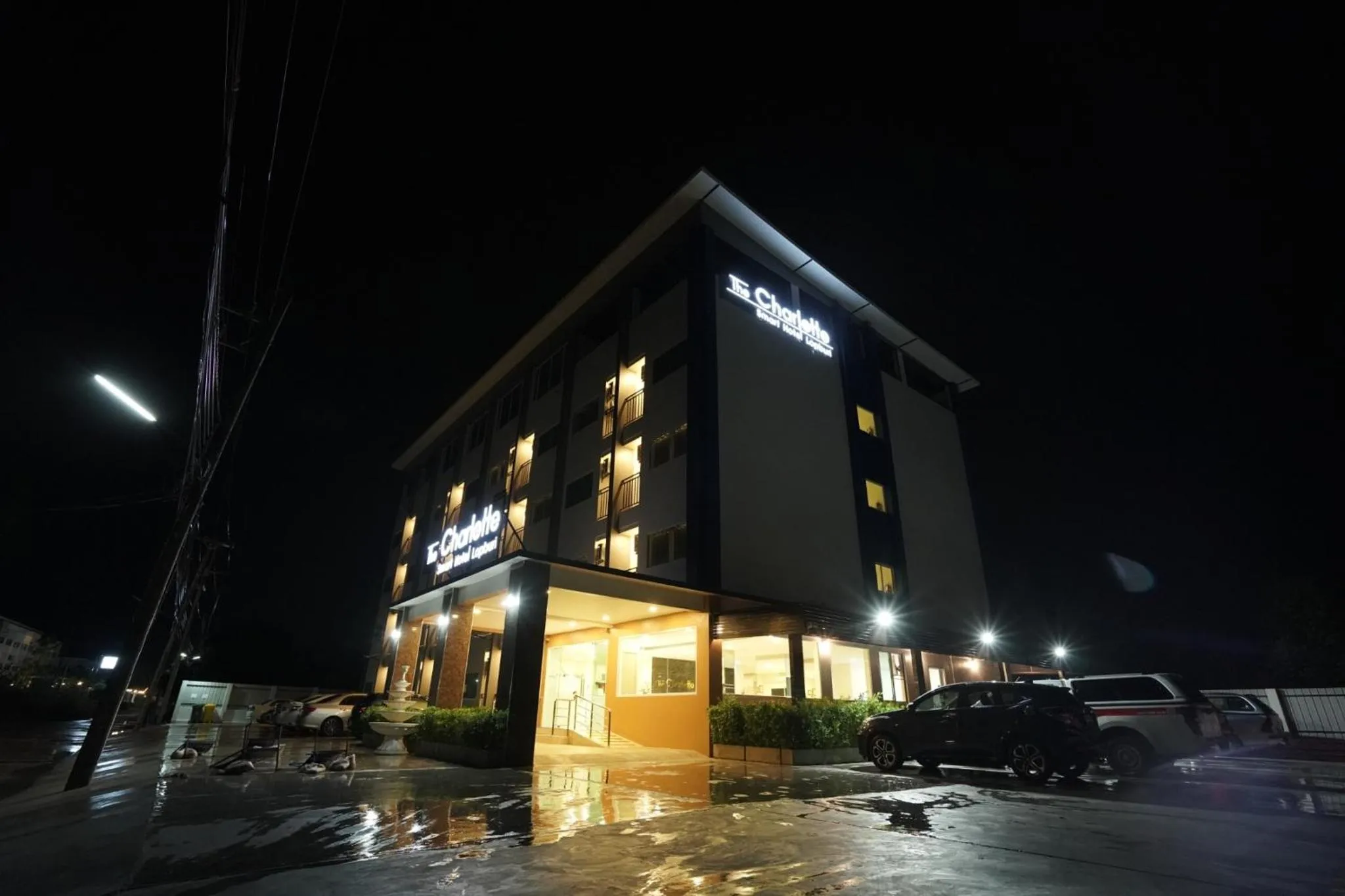 The charlotte smart hotel lopburi