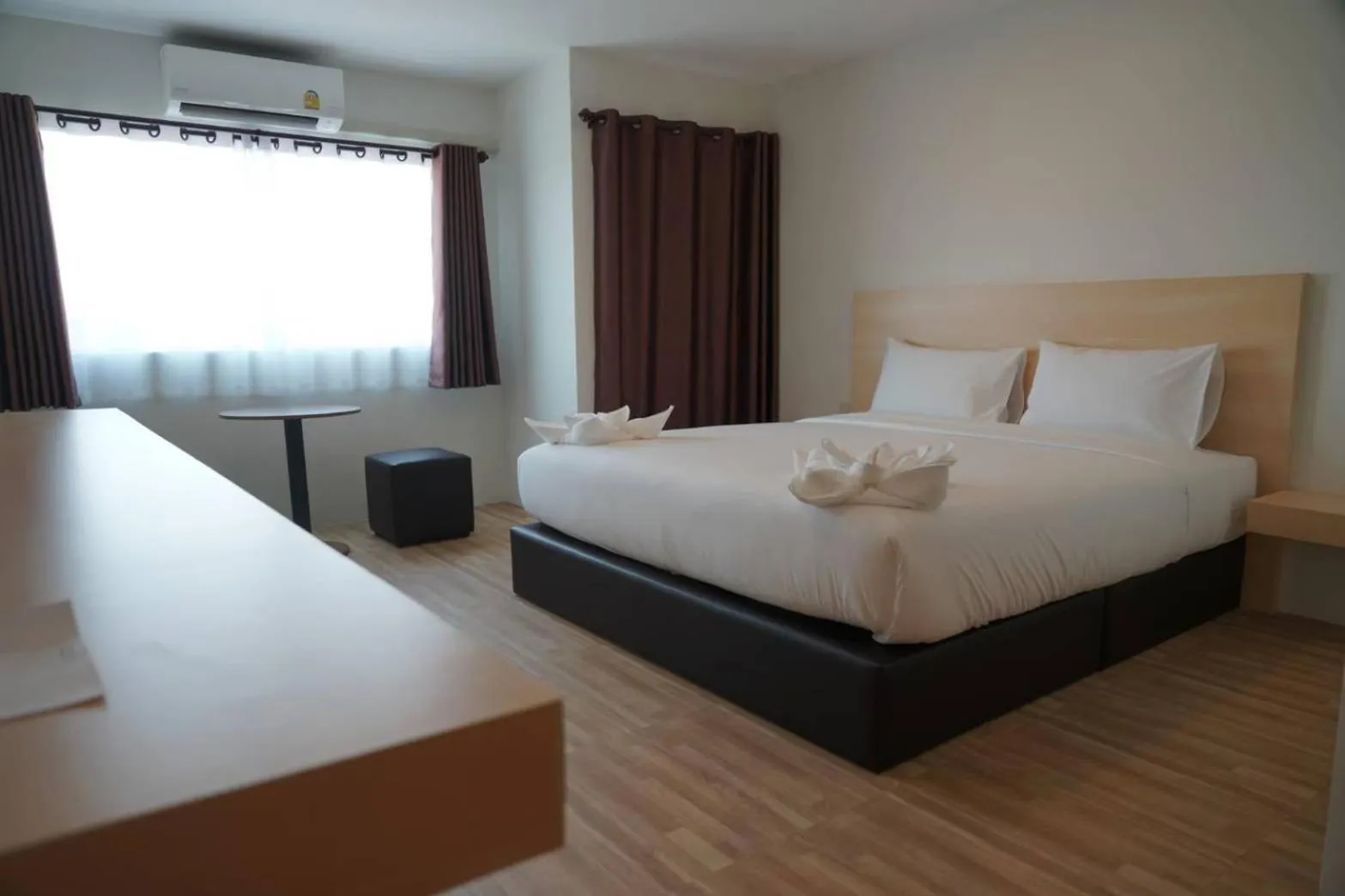 Bed in The charlotte smart hotel lopburi