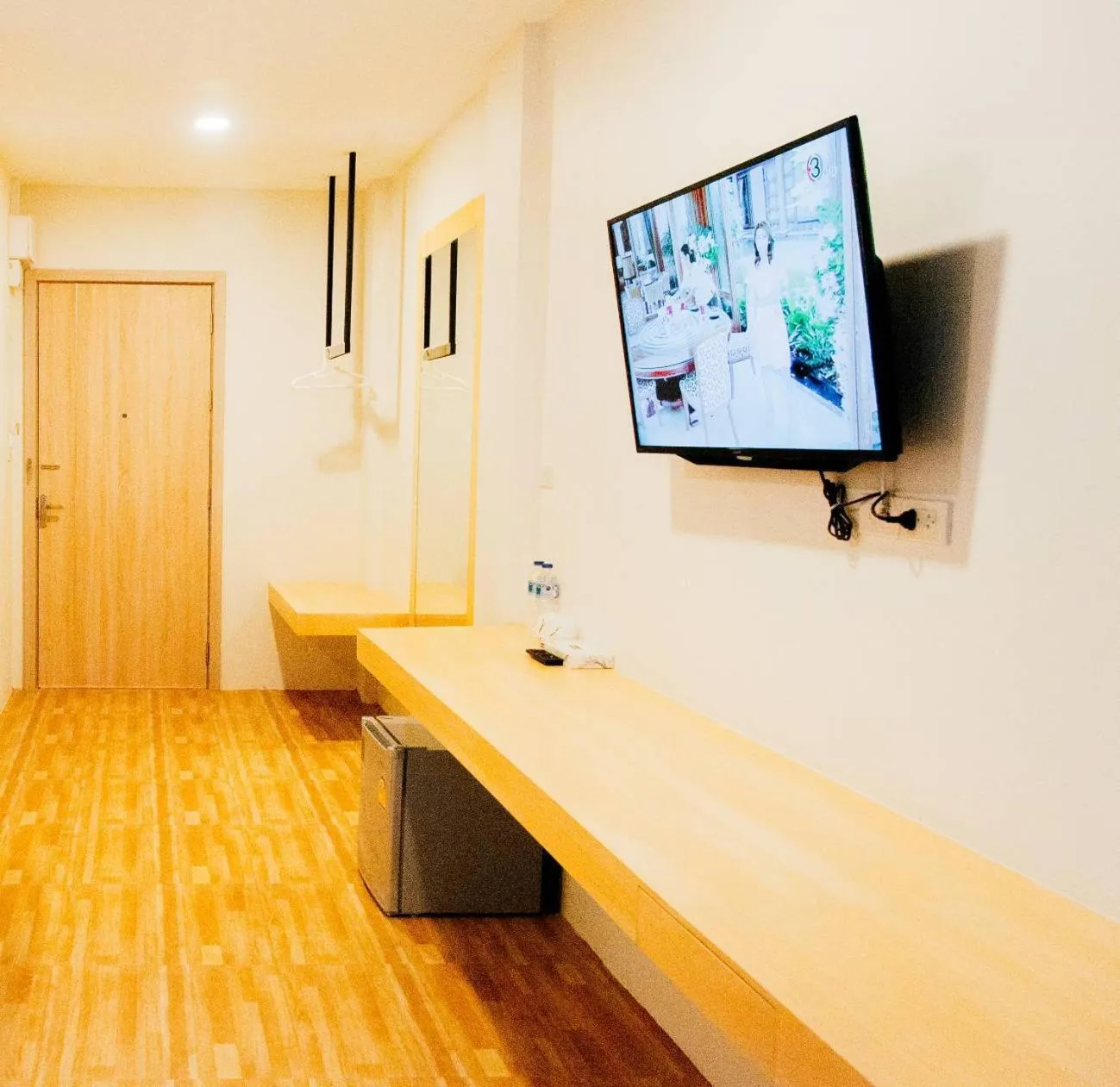 hair dresser in The charlotte smart hotel lopburi