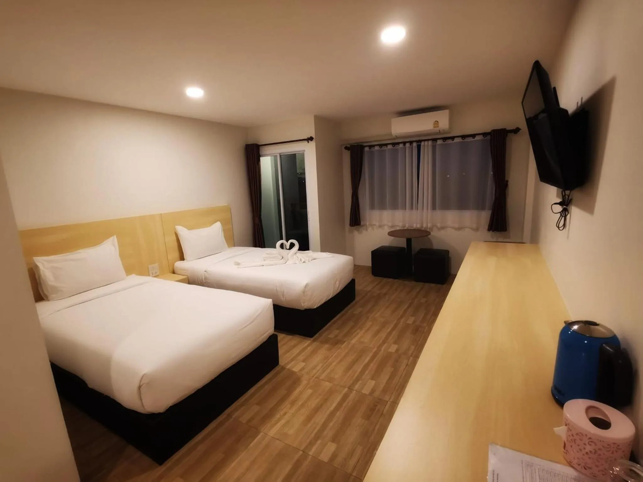 Bed in The charlotte smart hotel lopburi