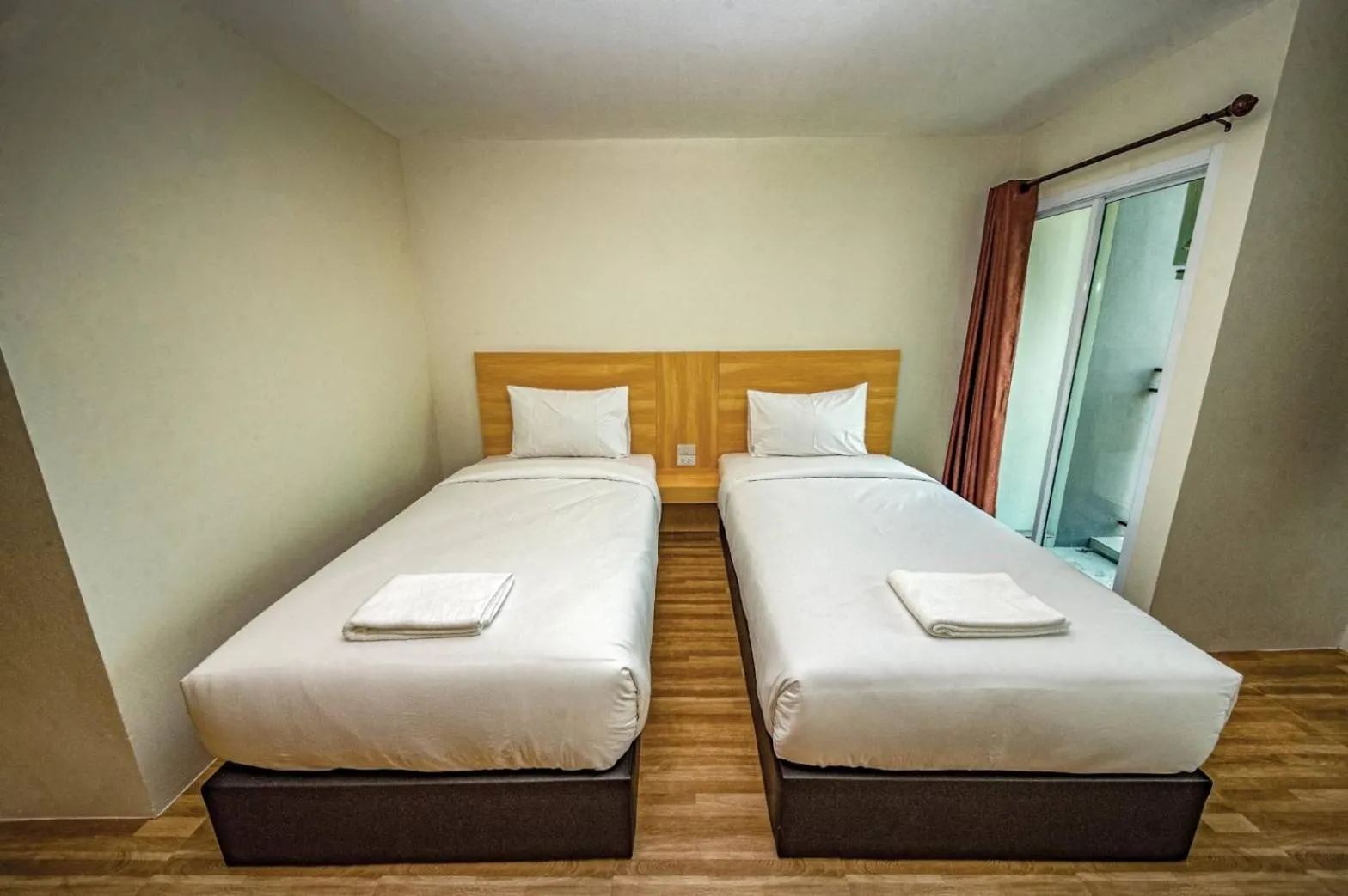 Bed in The charlotte smart hotel lopburi